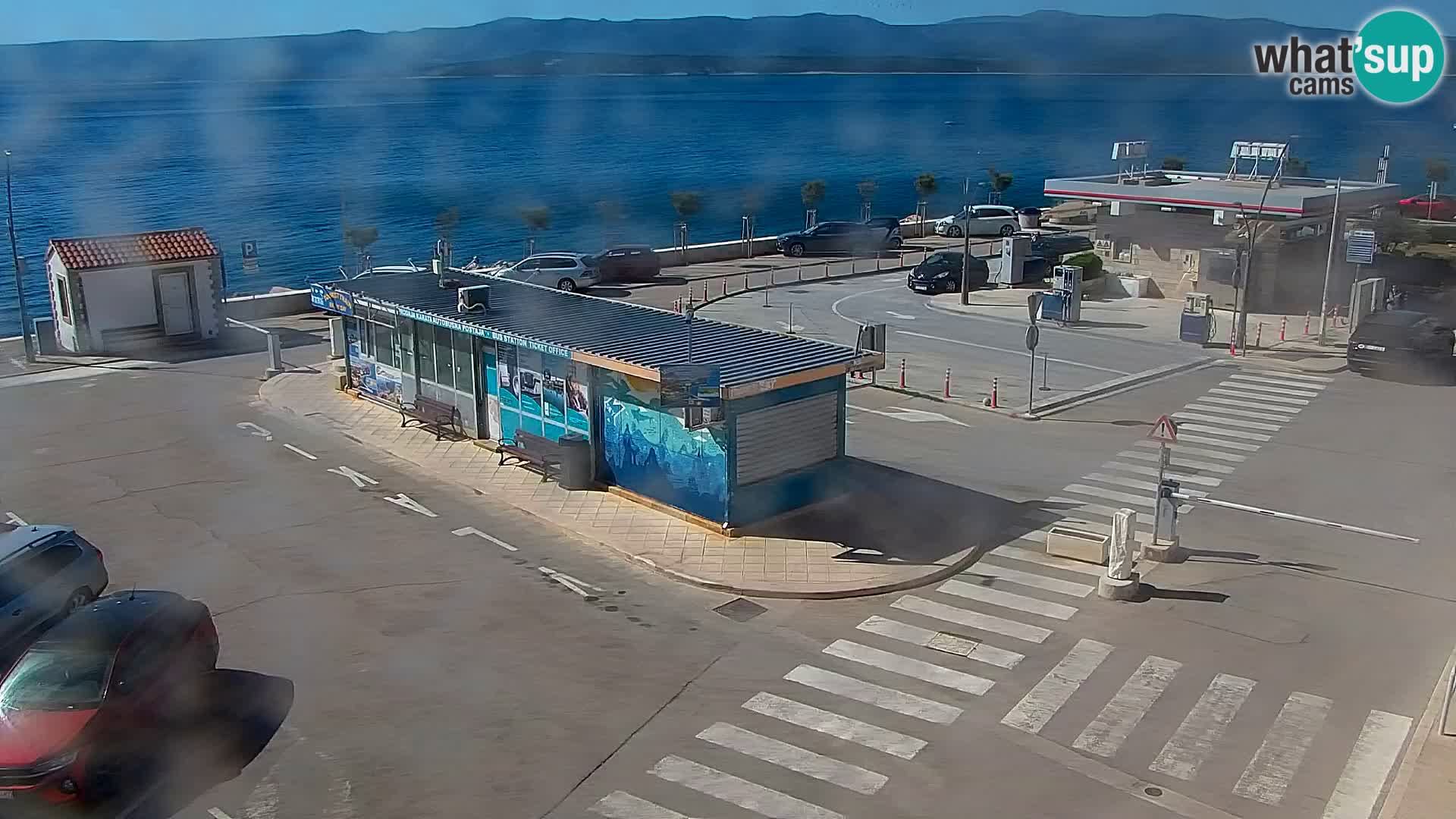 Web kamera Bol – Centar mjesta i marina | Pogled uživo