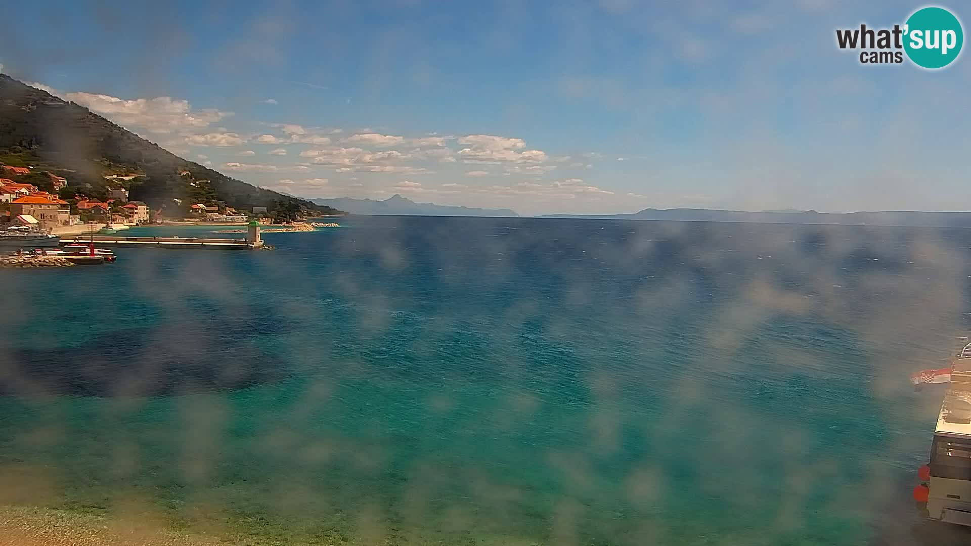 Web kamera Bol – Centar mjesta i marina | Pogled uživo