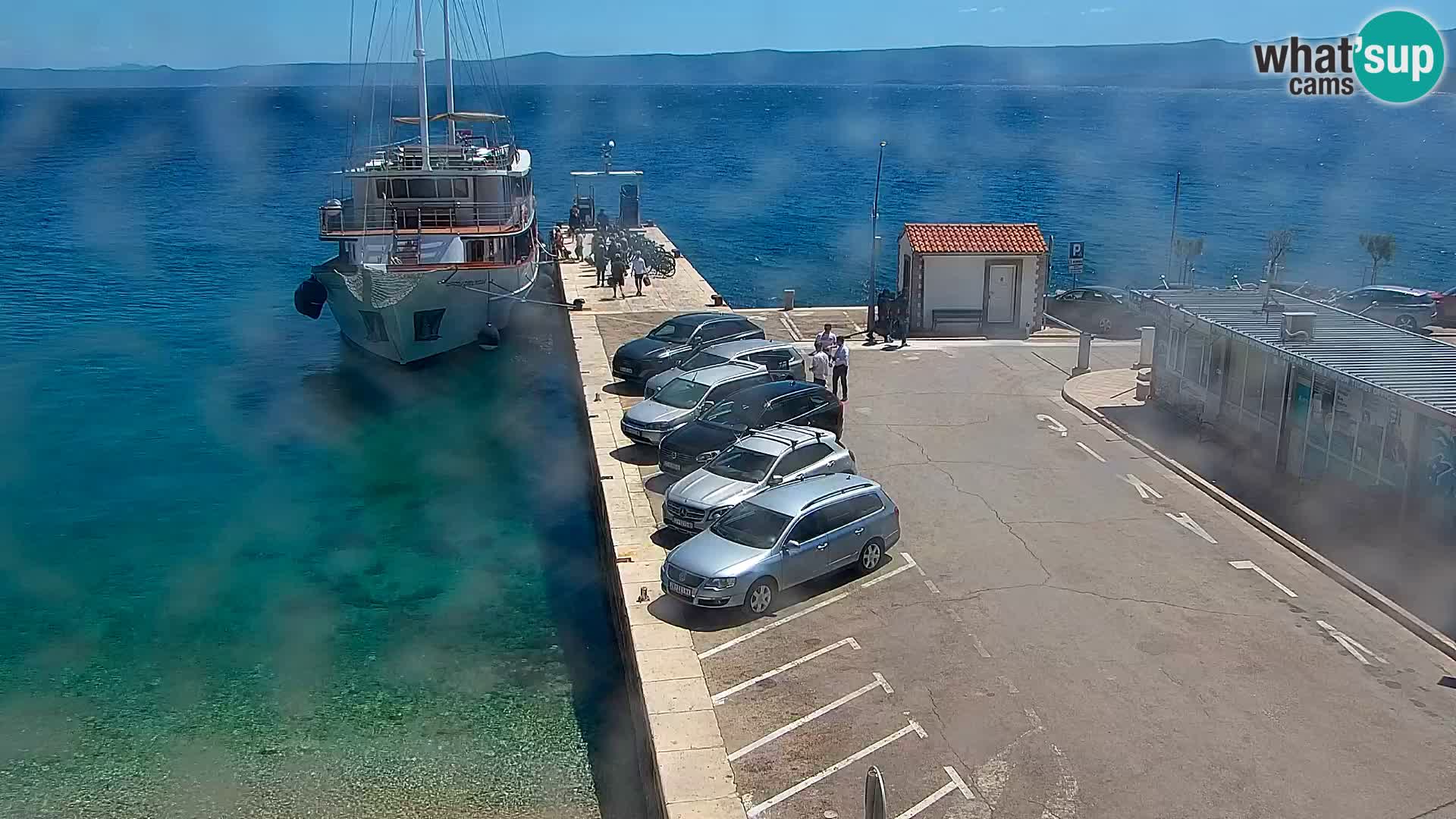 Webcam Bol Centro e Marina – Vista live dal porto di Bol