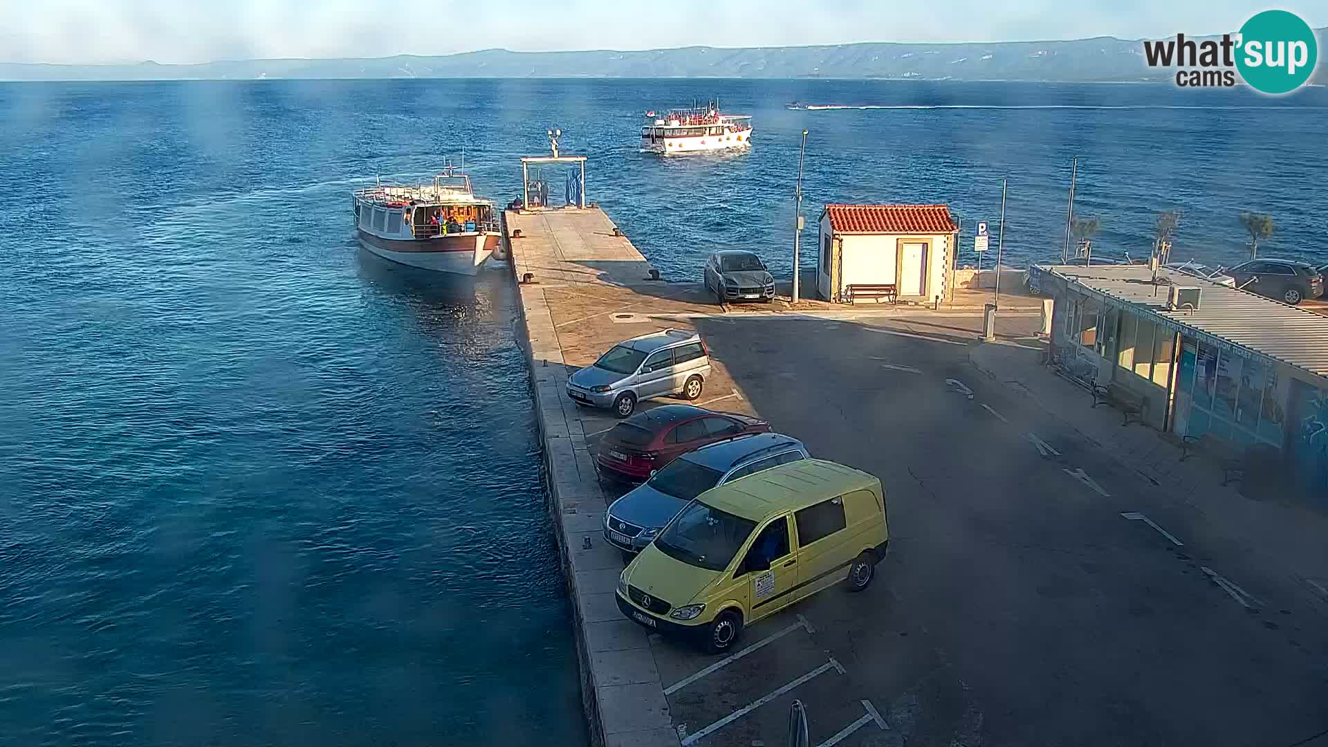 Webcam Bol Centro e Marina – Vista live dal porto di Bol