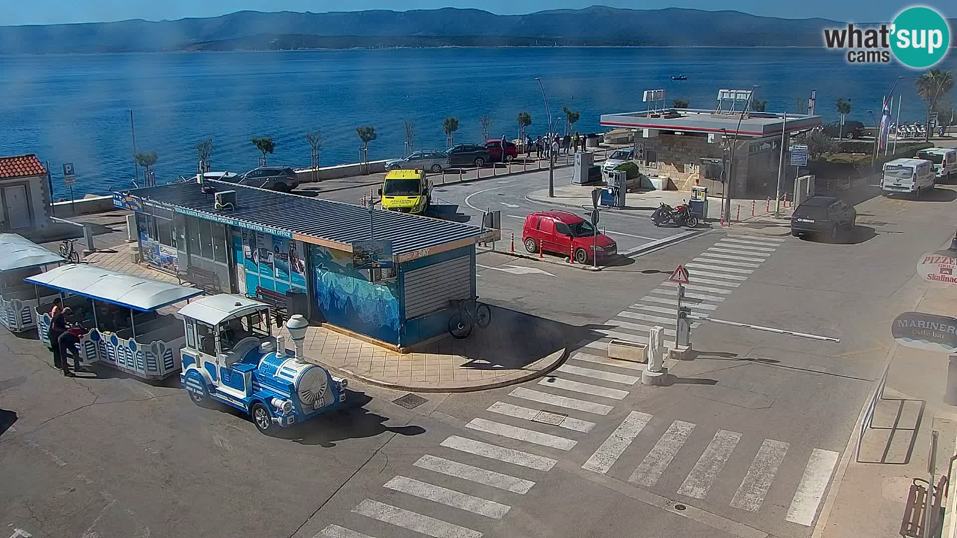 Web kamera Bol – Centar mjesta i marina | Pogled uživo