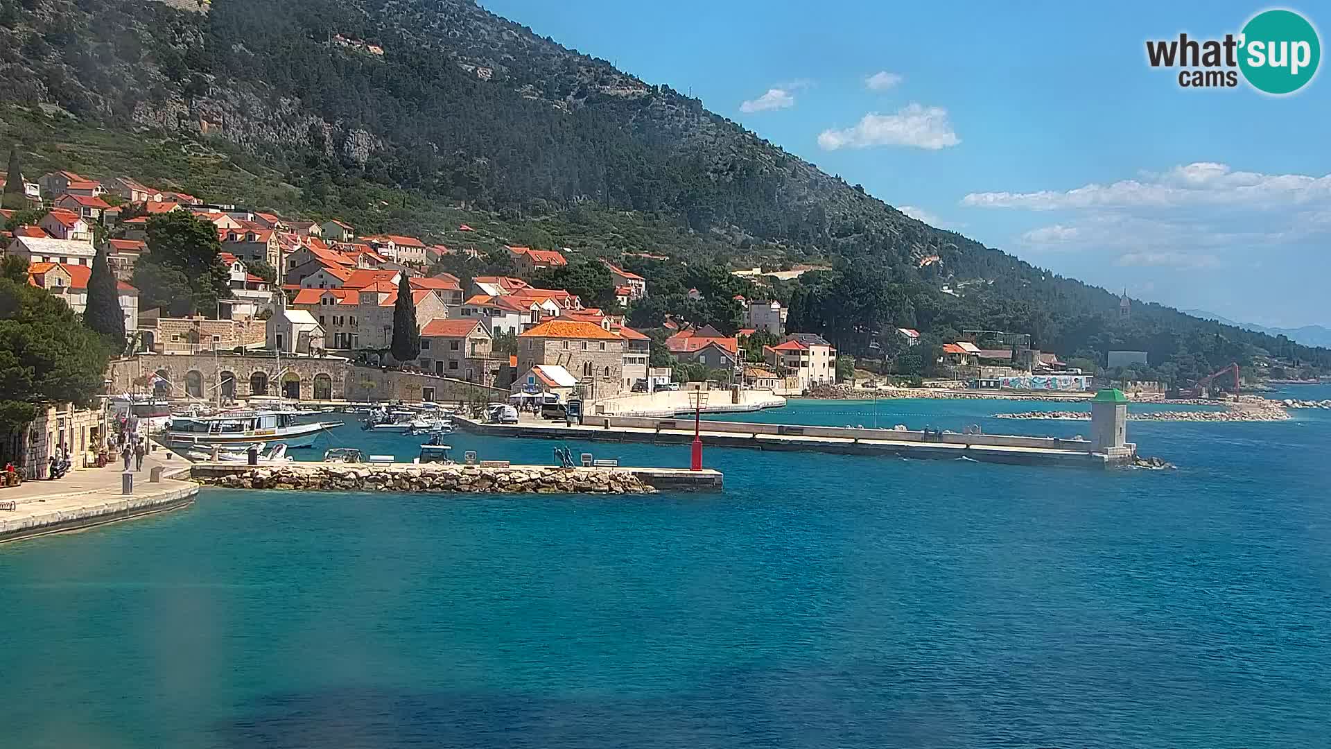 Web kamera Bol – Centar mjesta i marina | Pogled uživo