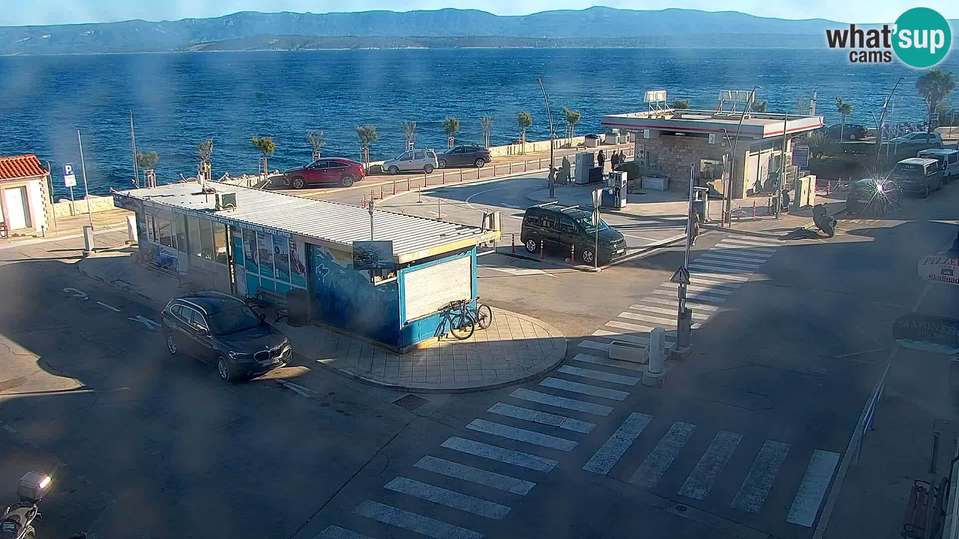 Web kamera Bol – Centar mjesta i marina | Pogled uživo