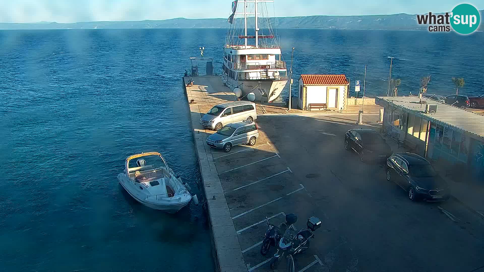 Webcam Bol Town Center & Marina – Live View from Bol, Brač