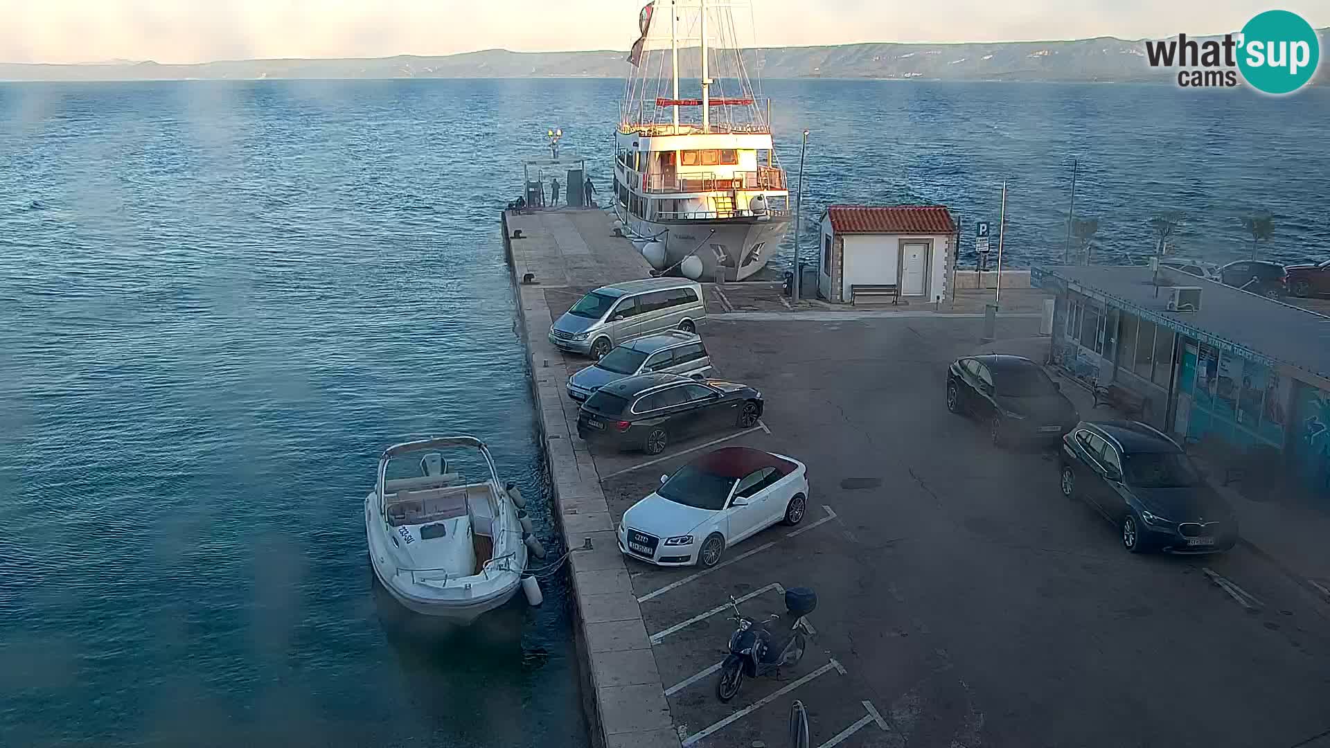 Webcam Bol Hafen & Ortszentrum – Liveblick aus Bol auf der Insel Brač