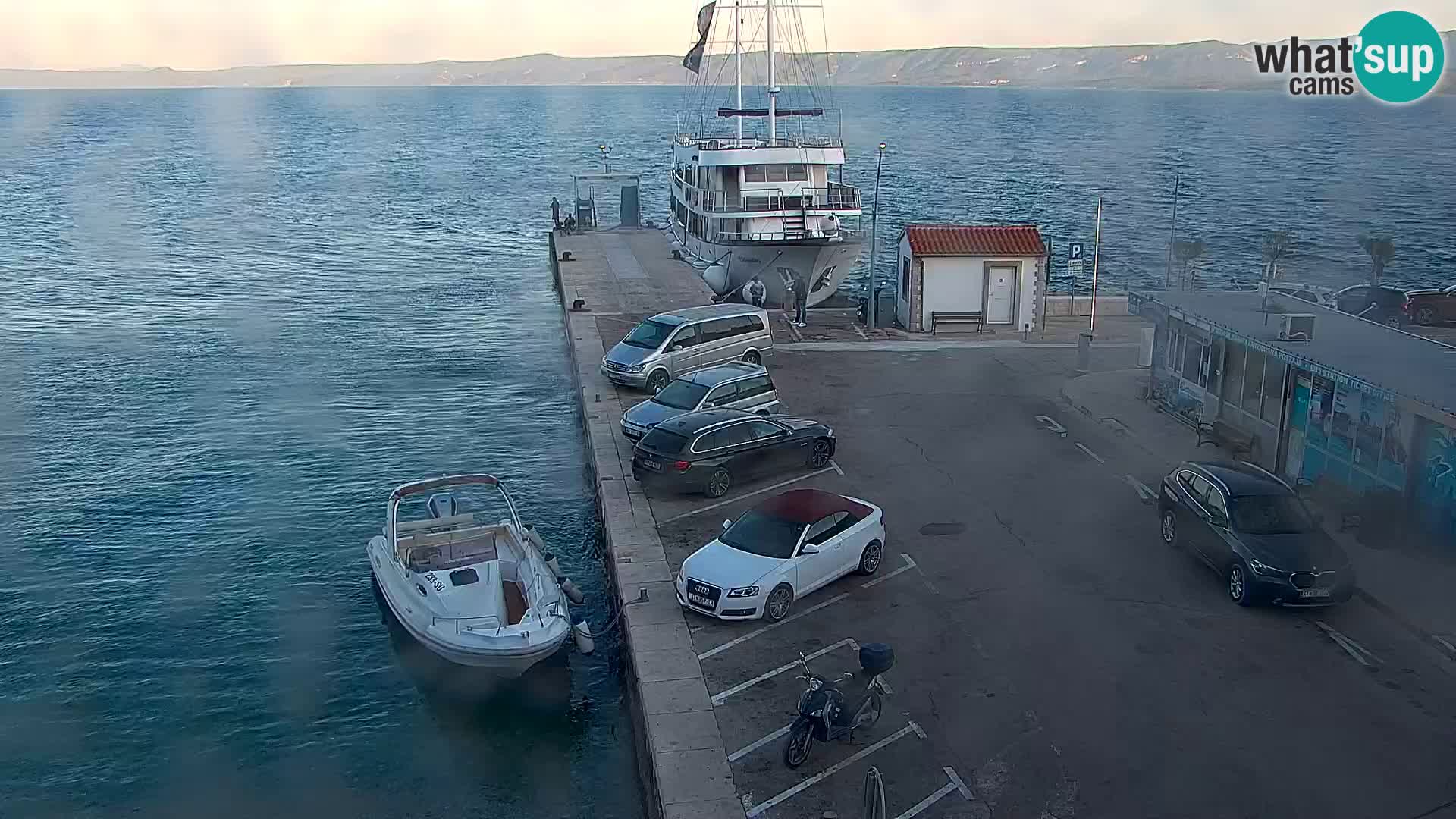 Webcam Bol Hafen & Ortszentrum – Liveblick aus Bol auf der Insel Brač