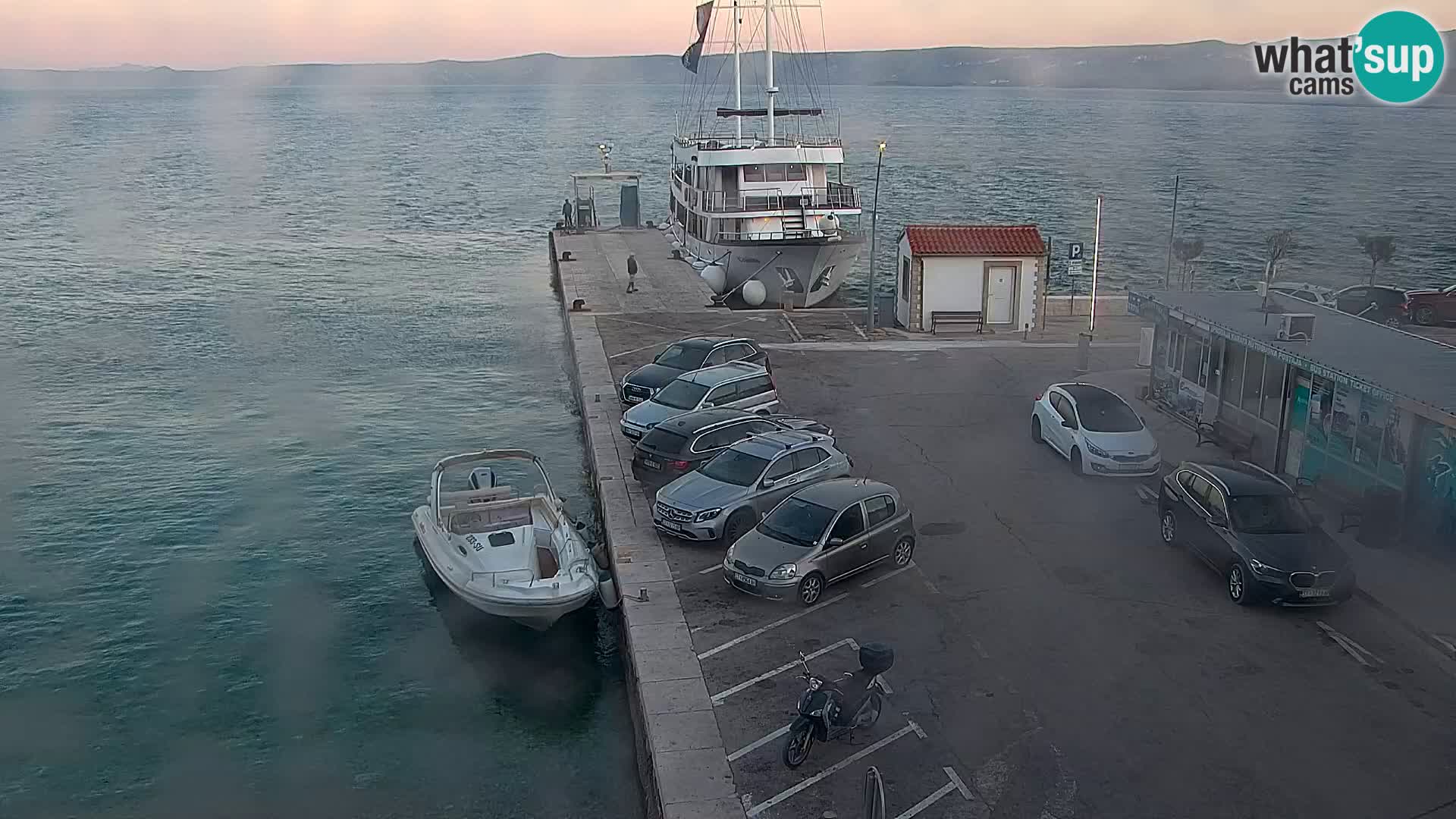 Webcam Bol Town Center & Marina – Live View from Bol, Brač