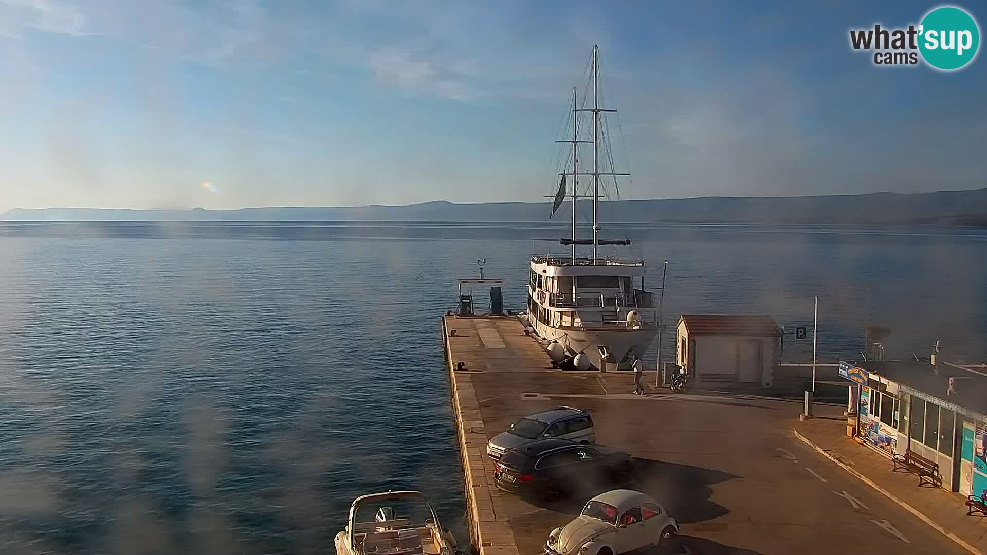 Webcam Bol Centro e Marina – Vista live dal porto di Bol