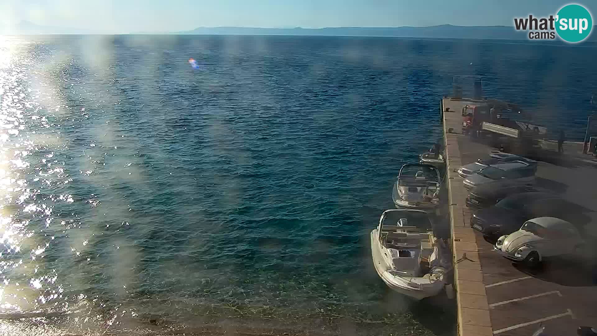 Web kamera Bol – Centar mjesta i marina | Pogled uživo