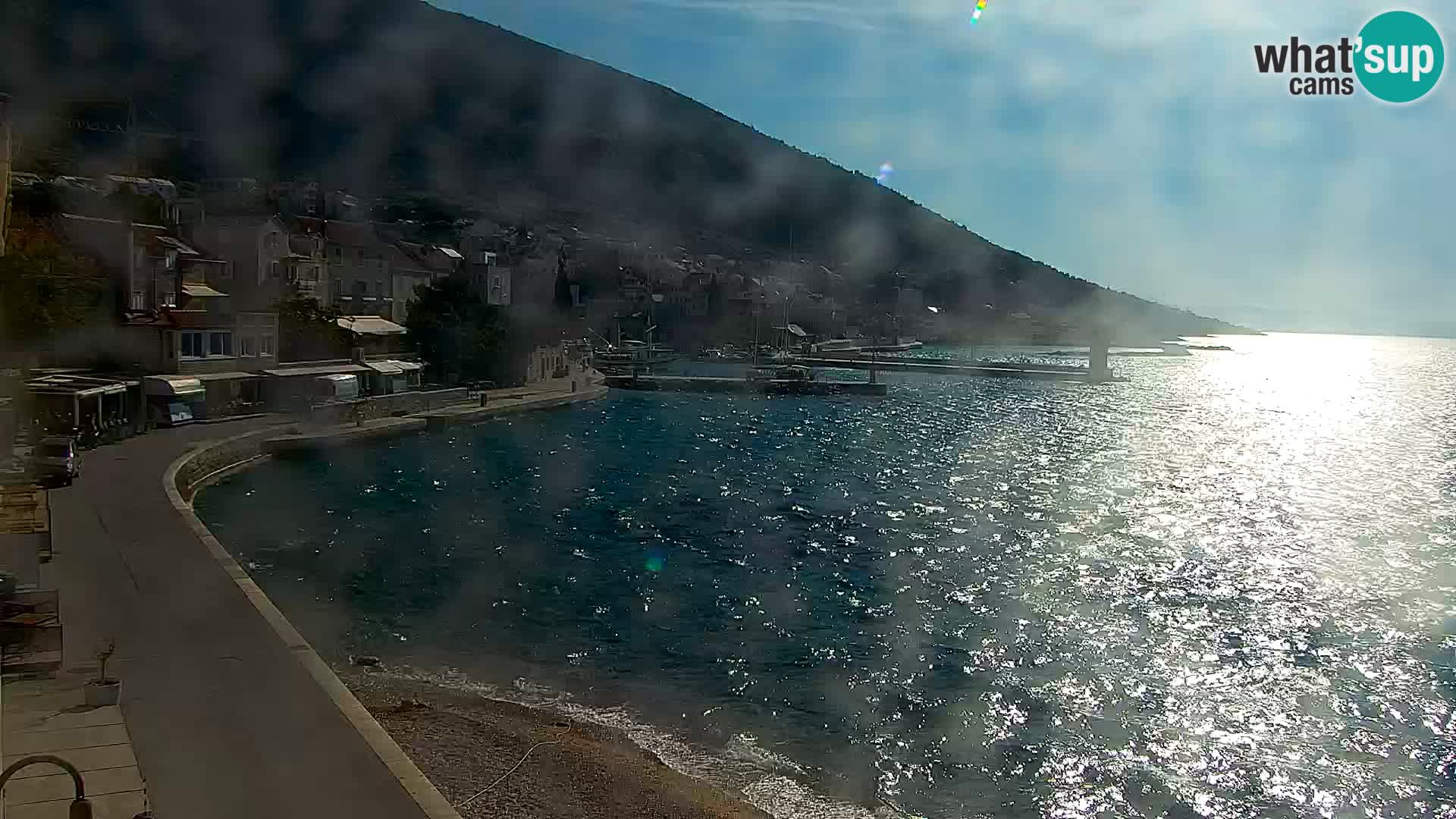 Web kamera Bol – Centar mjesta i marina | Pogled uživo