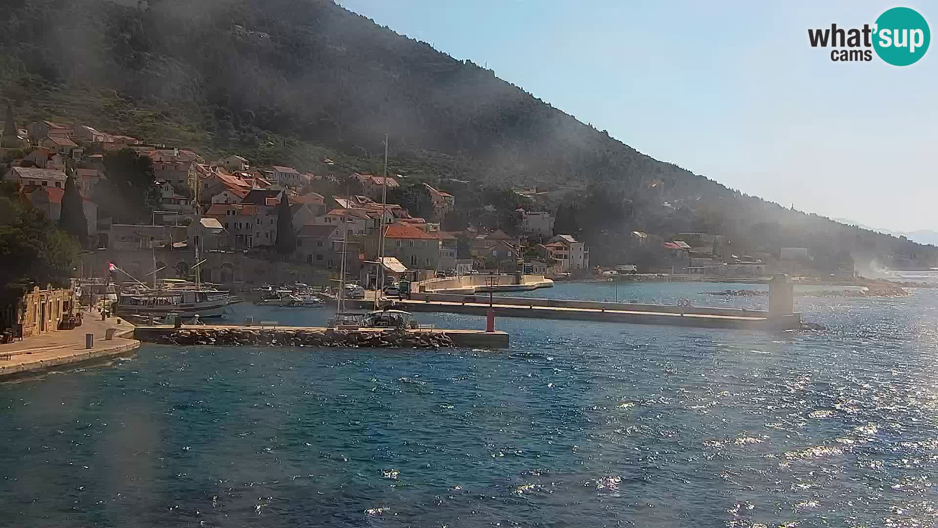 Webcam Bol Centro e Marina – Vista live dal porto di Bol