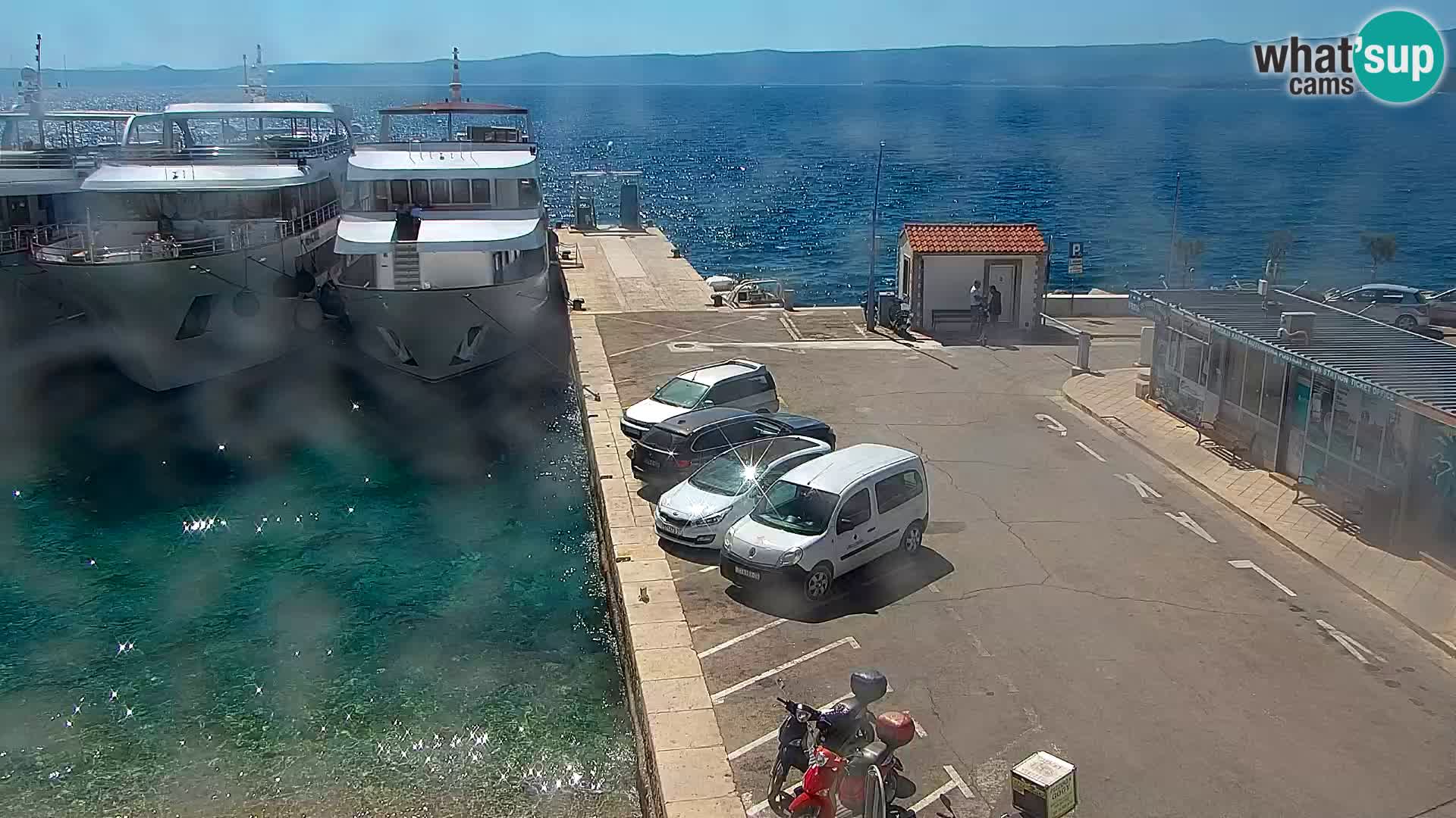 Webcam Bol Centro e Marina – Vista live dal porto di Bol