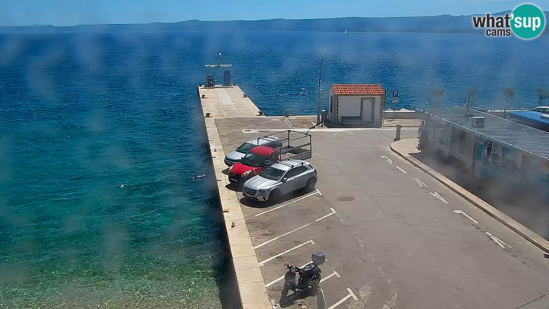 Web kamera Bol – Centar mjesta i marina | Pogled uživo