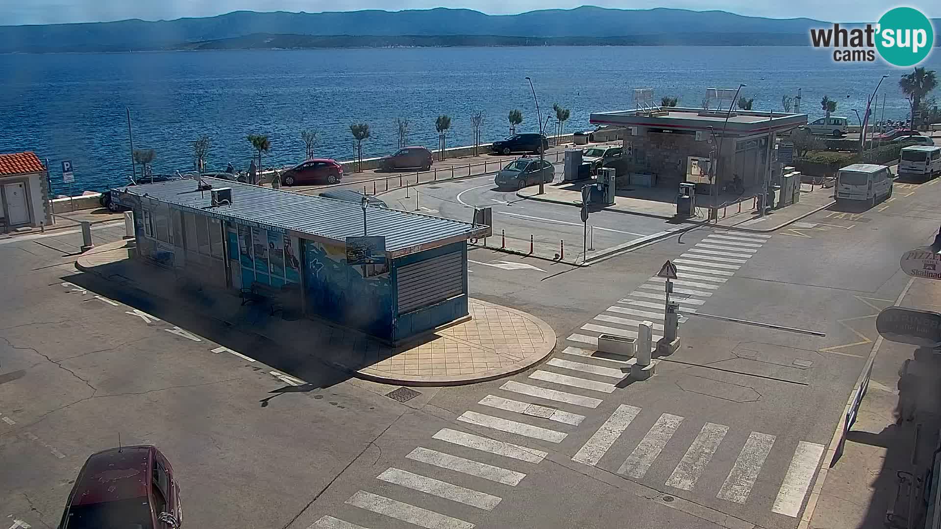 Web kamera Bol – Centar mjesta i marina | Pogled uživo