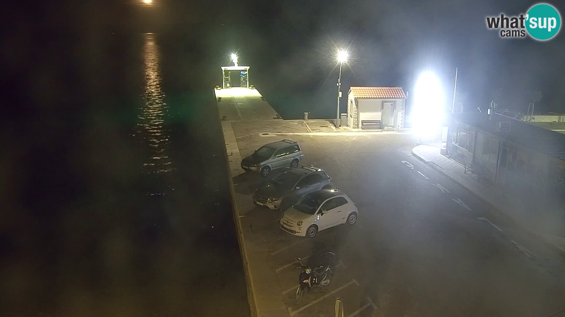 Web kamera Bol – Centar mjesta i marina | Pogled uživo