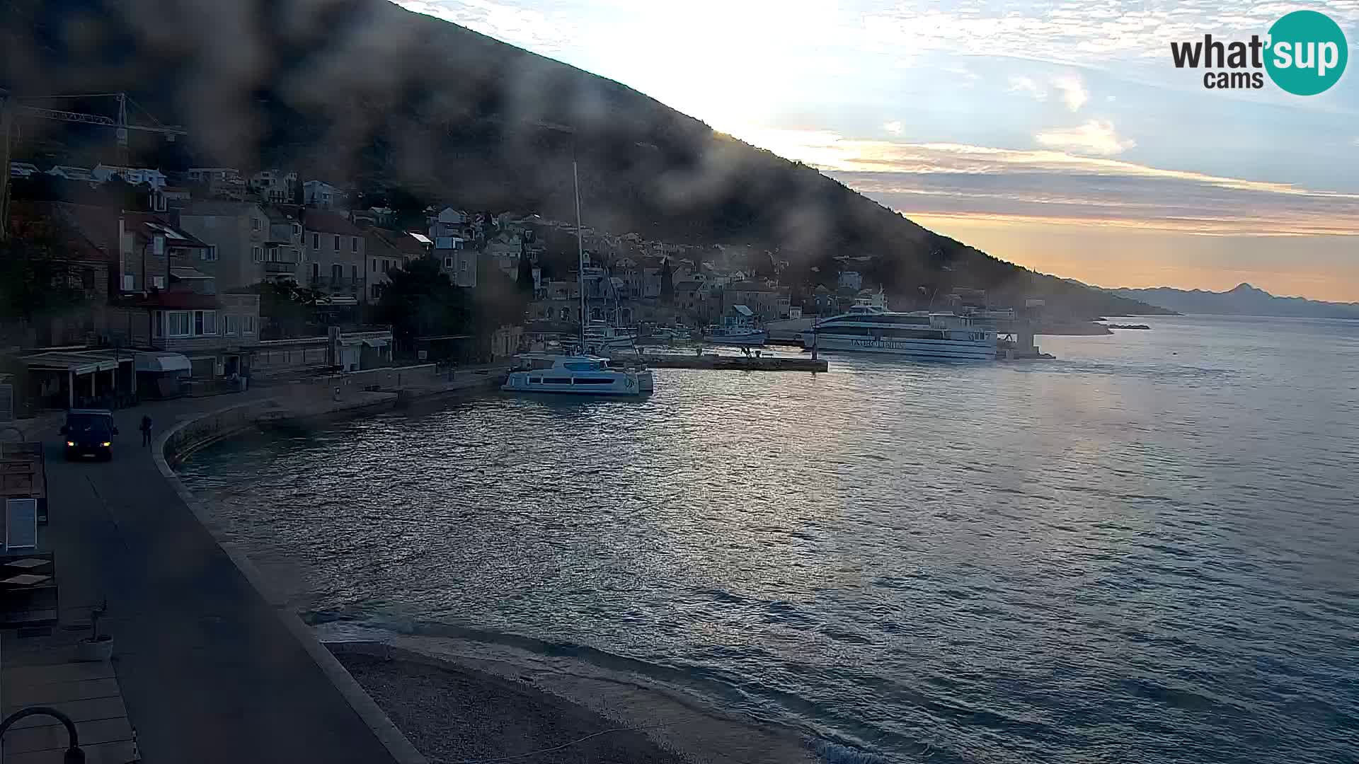 Webcam Bol Centro e Marina – Vista live dal porto di Bol