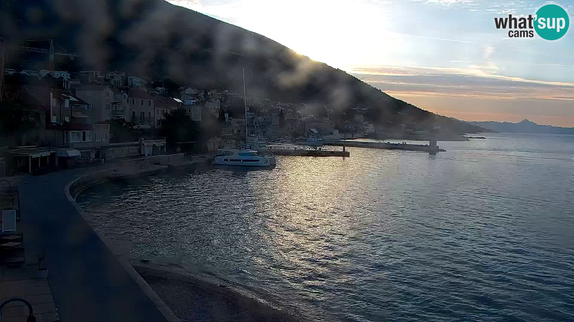 Webcam Bol Centro e Marina – Vista live dal porto di Bol