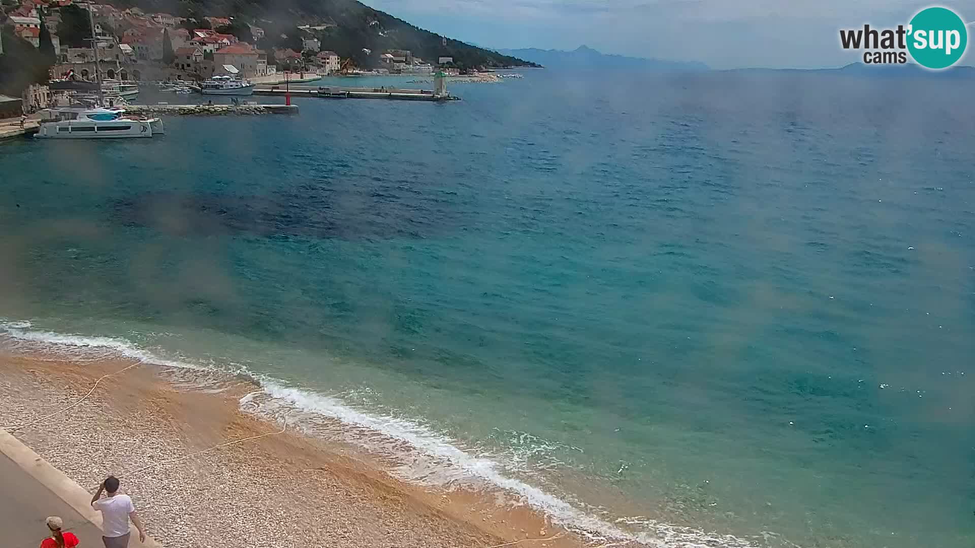 Web kamera Bol – Centar mjesta i marina | Pogled uživo