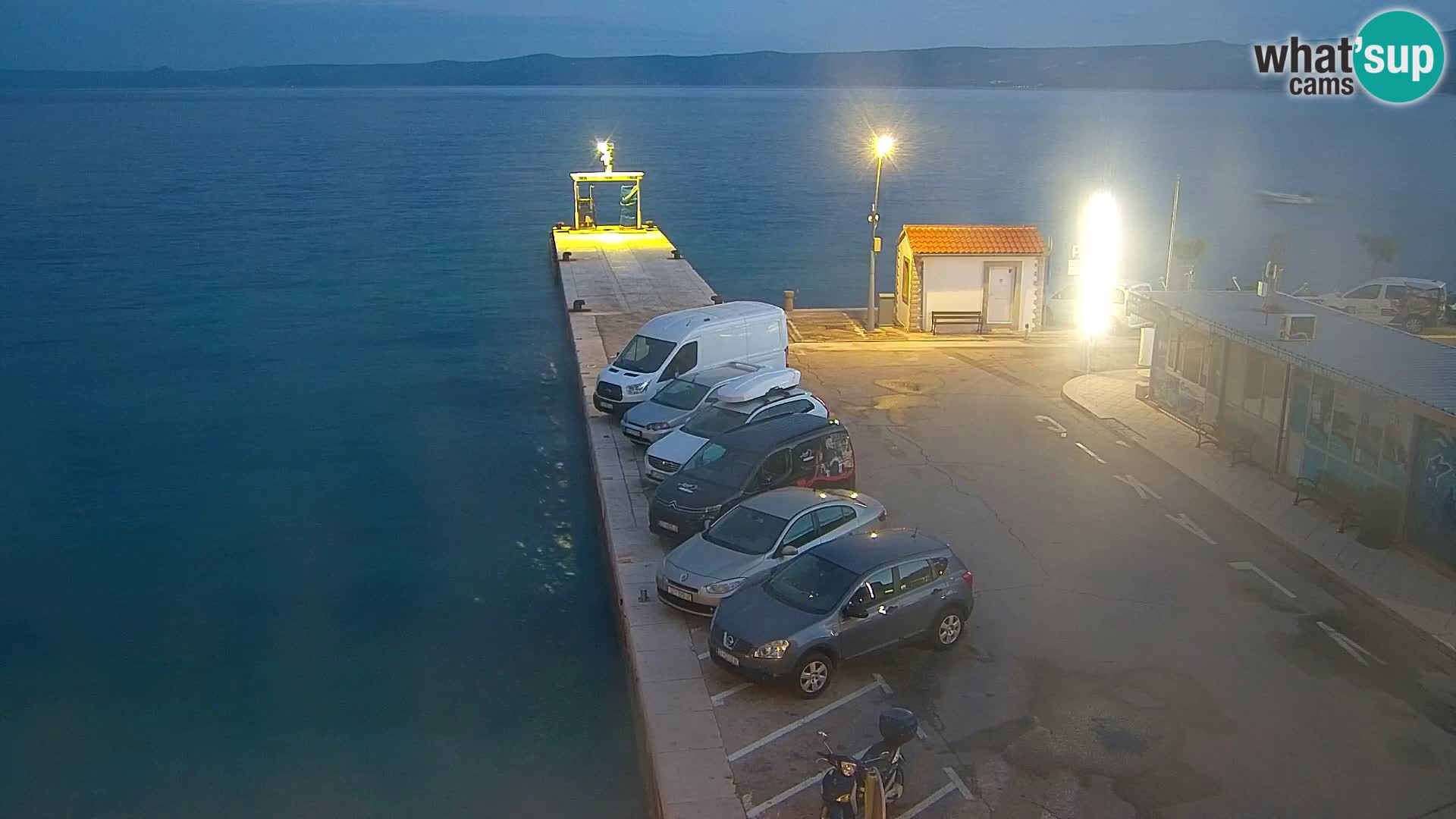 Web kamera Bol – Centar mjesta i marina | Pogled uživo