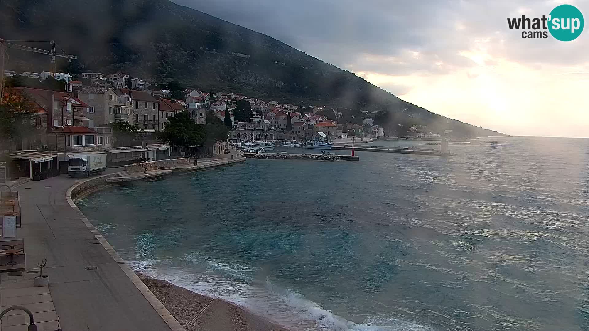 Webcam Bol Centro e Marina – Vista live dal porto di Bol