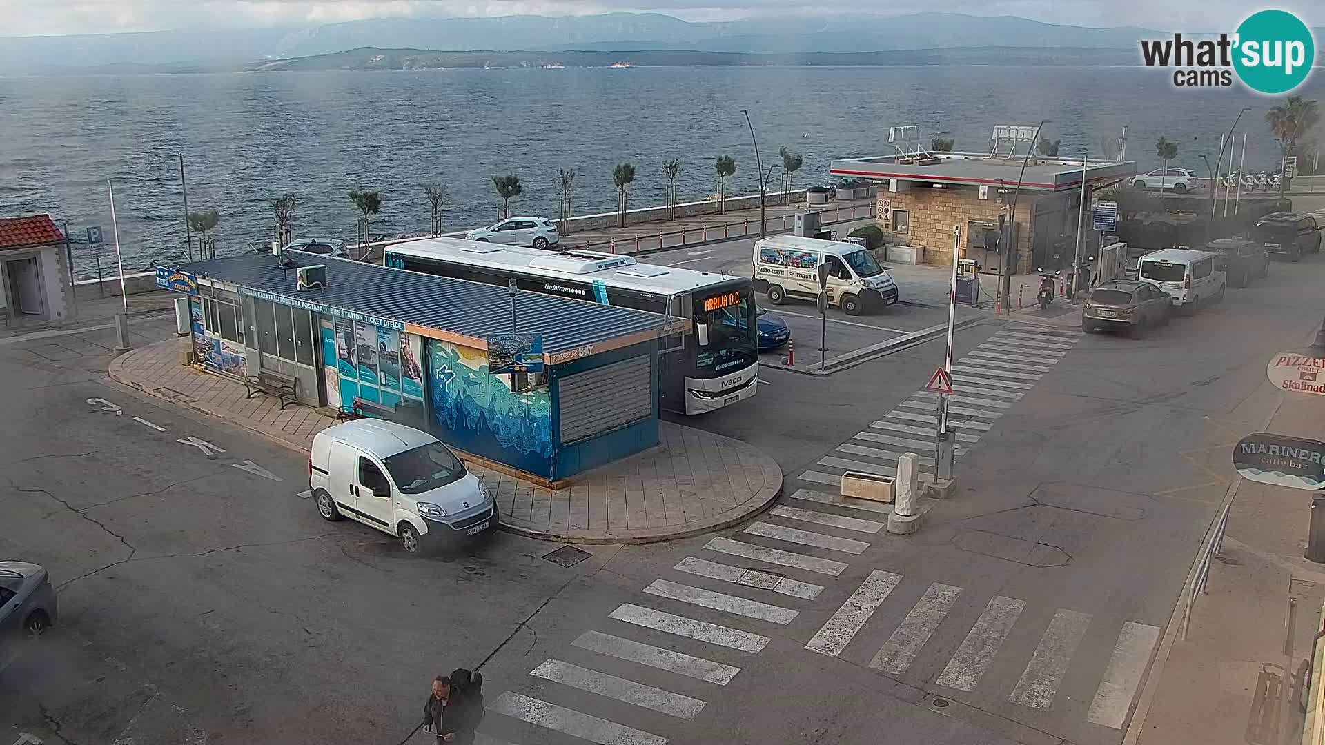 Web kamera Bol – Centar mjesta i marina | Pogled uživo