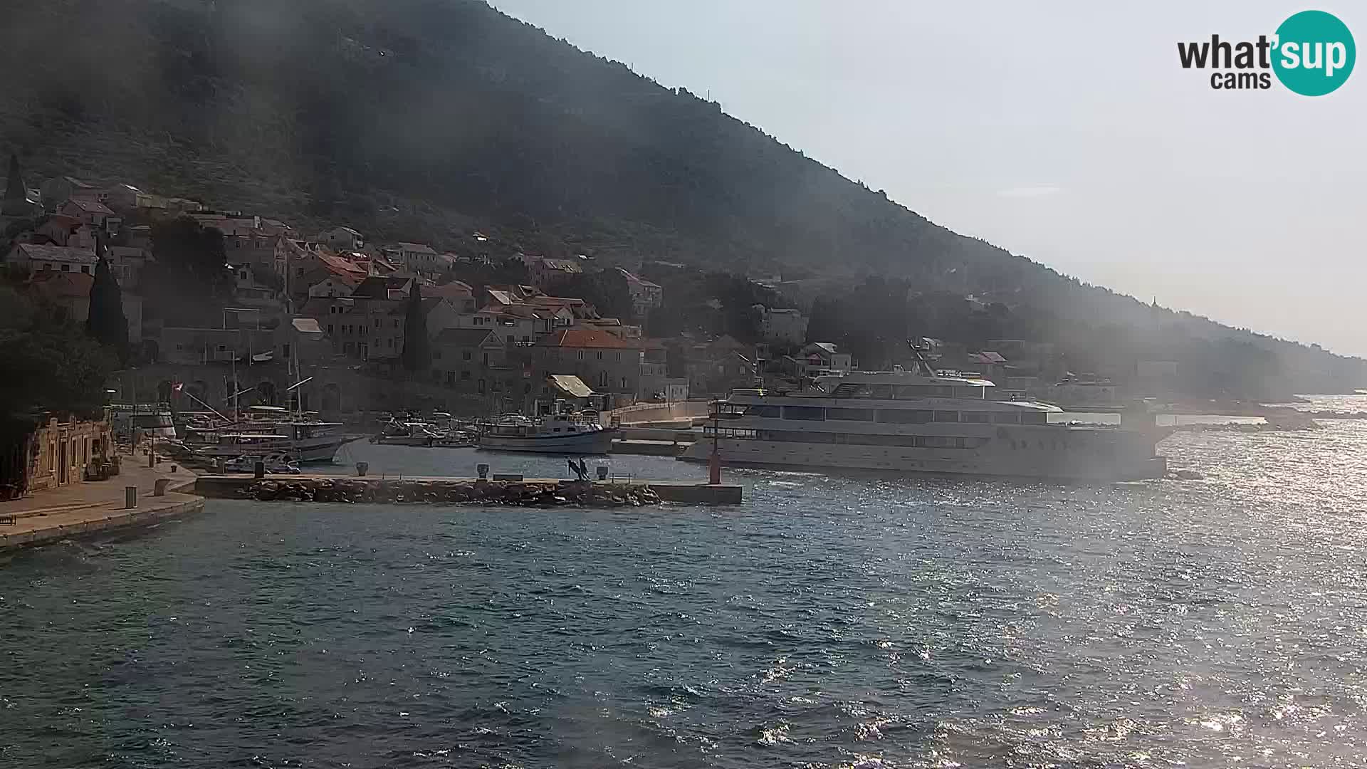 Webcam Bol Centro e Marina – Vista live dal porto di Bol