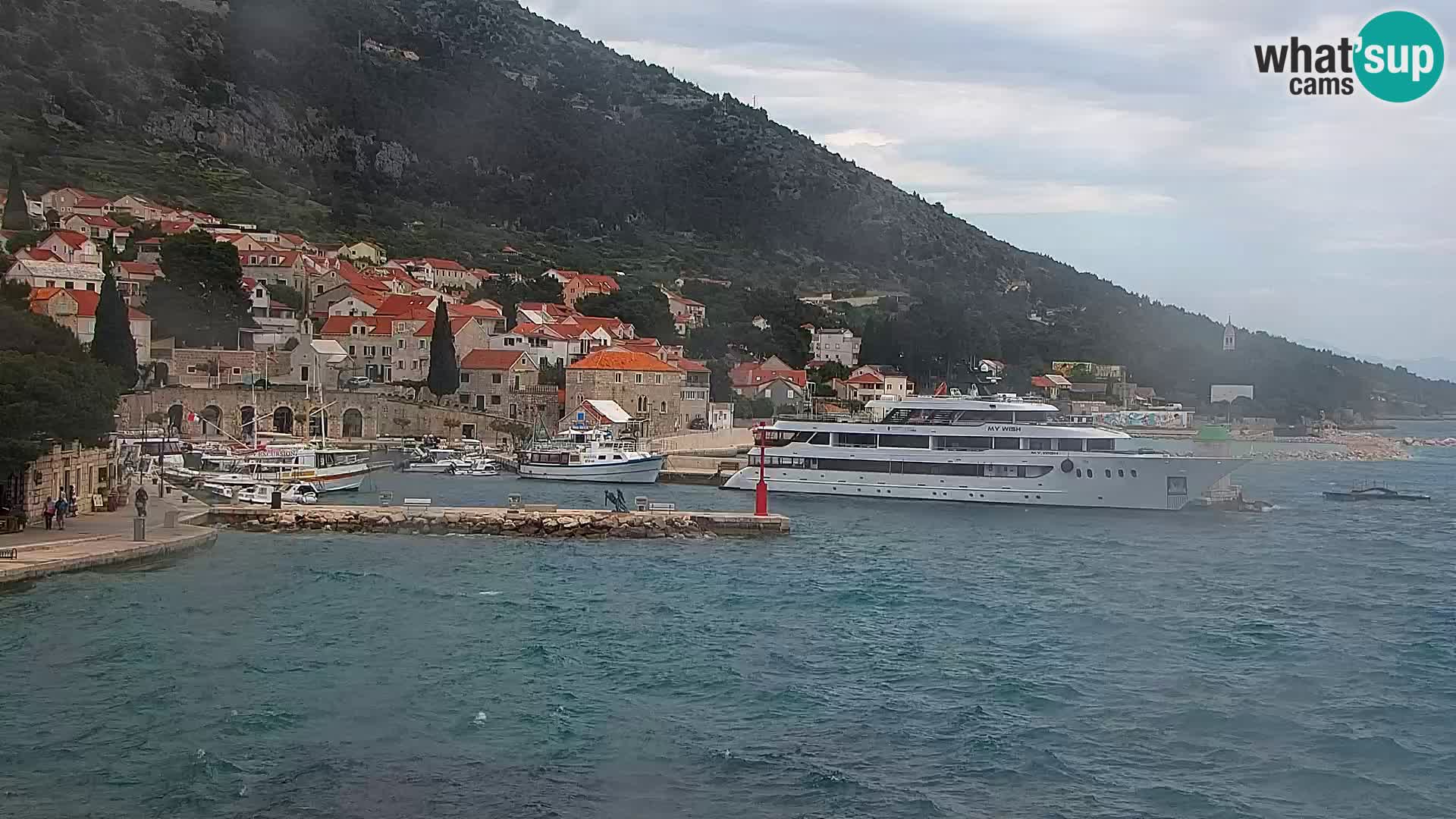 Webcam Bol Centro e Marina – Vista live dal porto di Bol