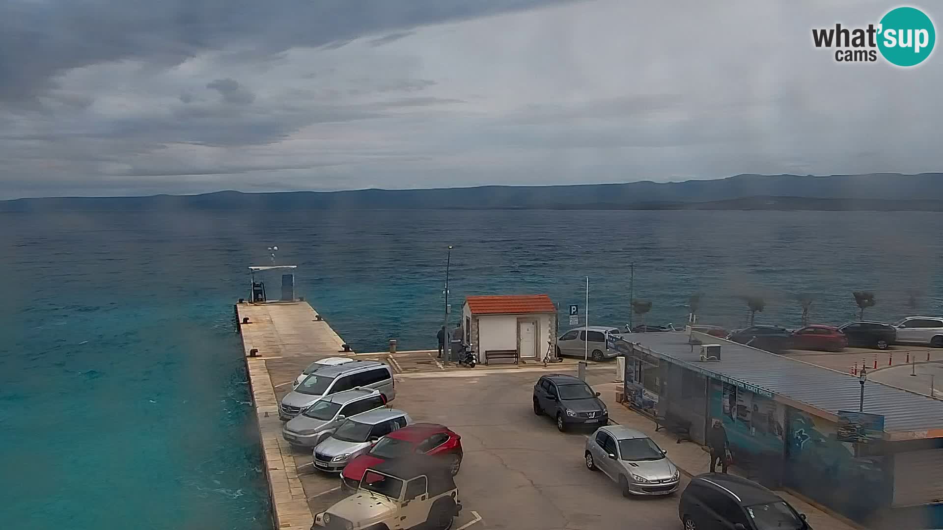 Web kamera Bol – Centar mjesta i marina | Pogled uživo