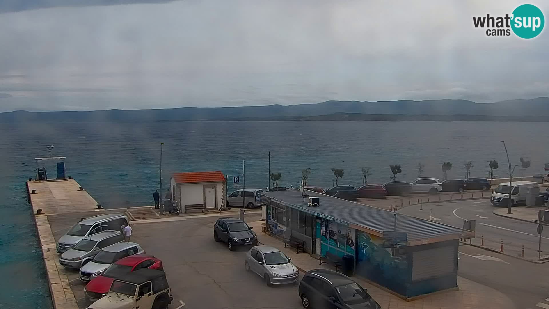 Web kamera Bol – Centar mjesta i marina | Pogled uživo