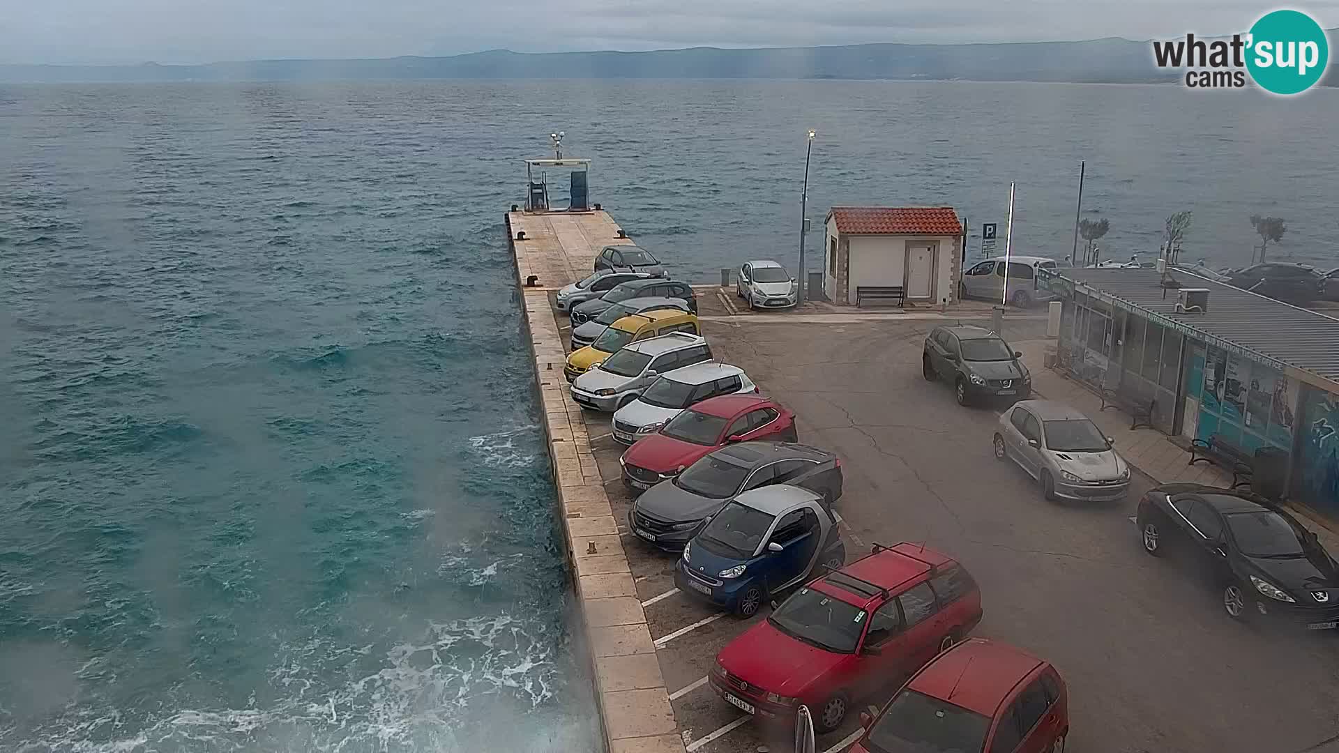 Web kamera Bol – Centar mjesta i marina | Pogled uživo