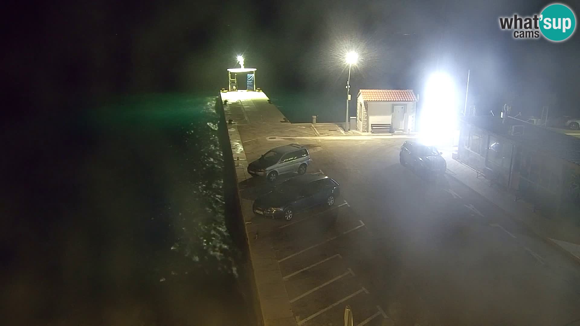 Spletna kamera Bol – Center mesta in marina v živo