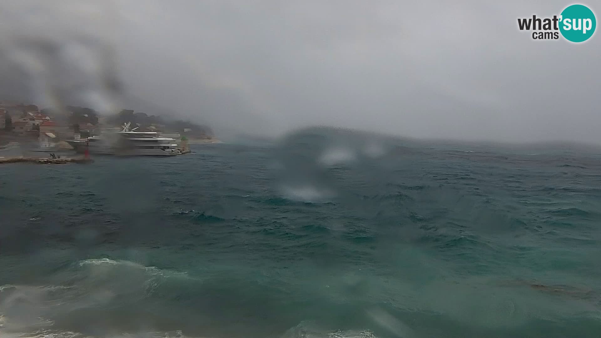 Webcam Bol Hafen & Ortszentrum – Liveblick aus Bol auf der Insel Brač