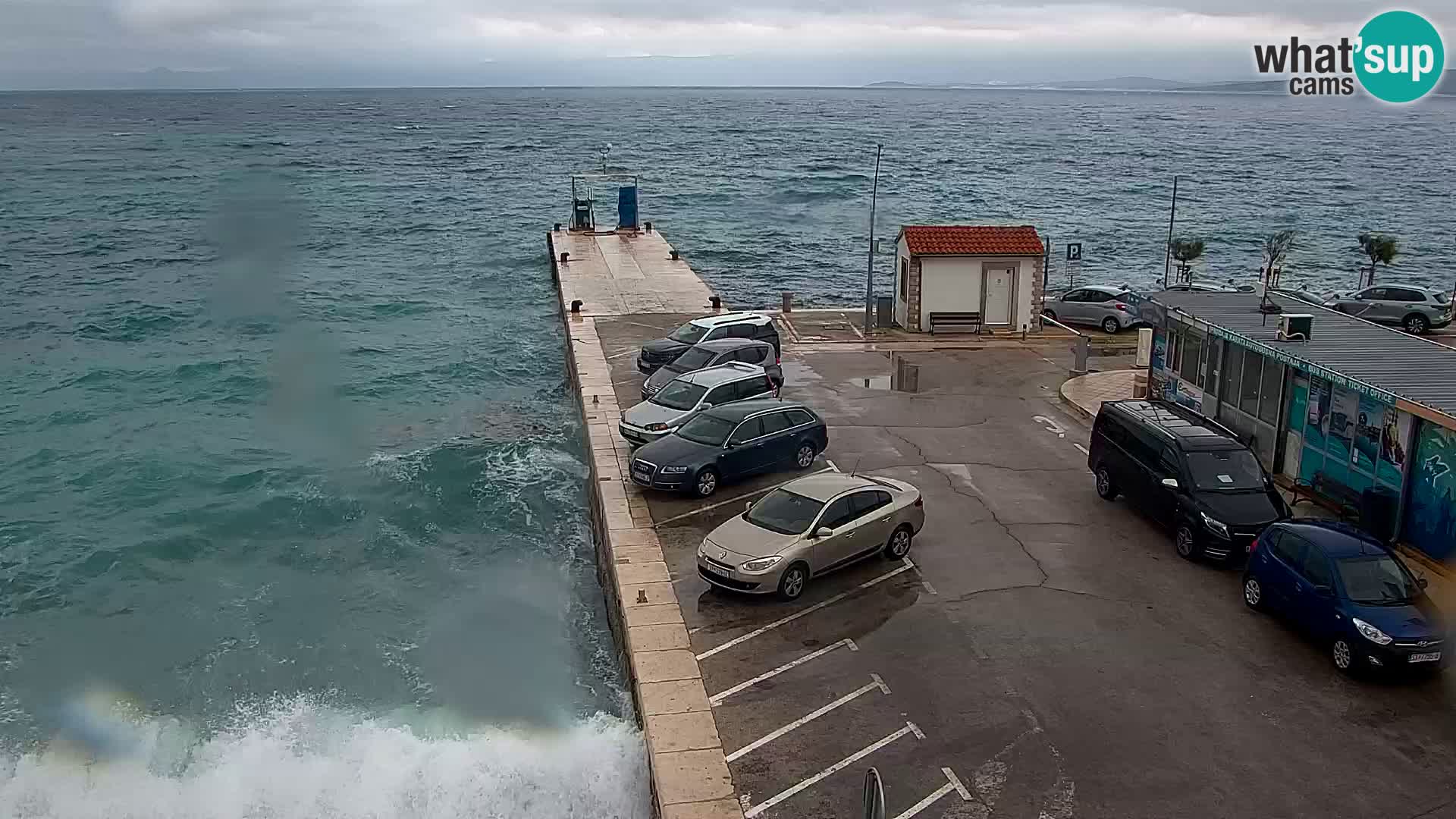 Web kamera Bol – Centar mjesta i marina | Pogled uživo