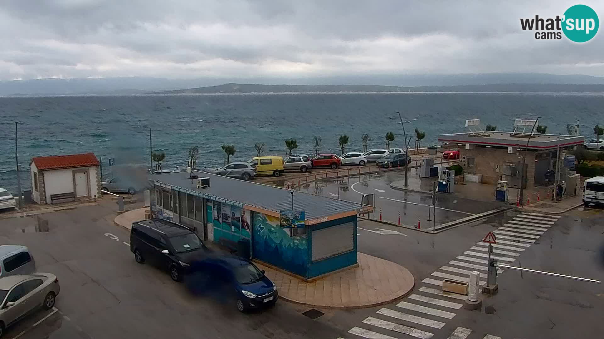 Web kamera Bol – Centar mjesta i marina | Pogled uživo