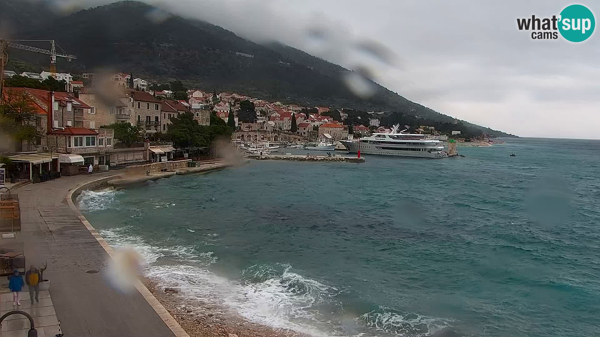 Web kamera Bol – Centar mjesta i marina | Pogled uživo