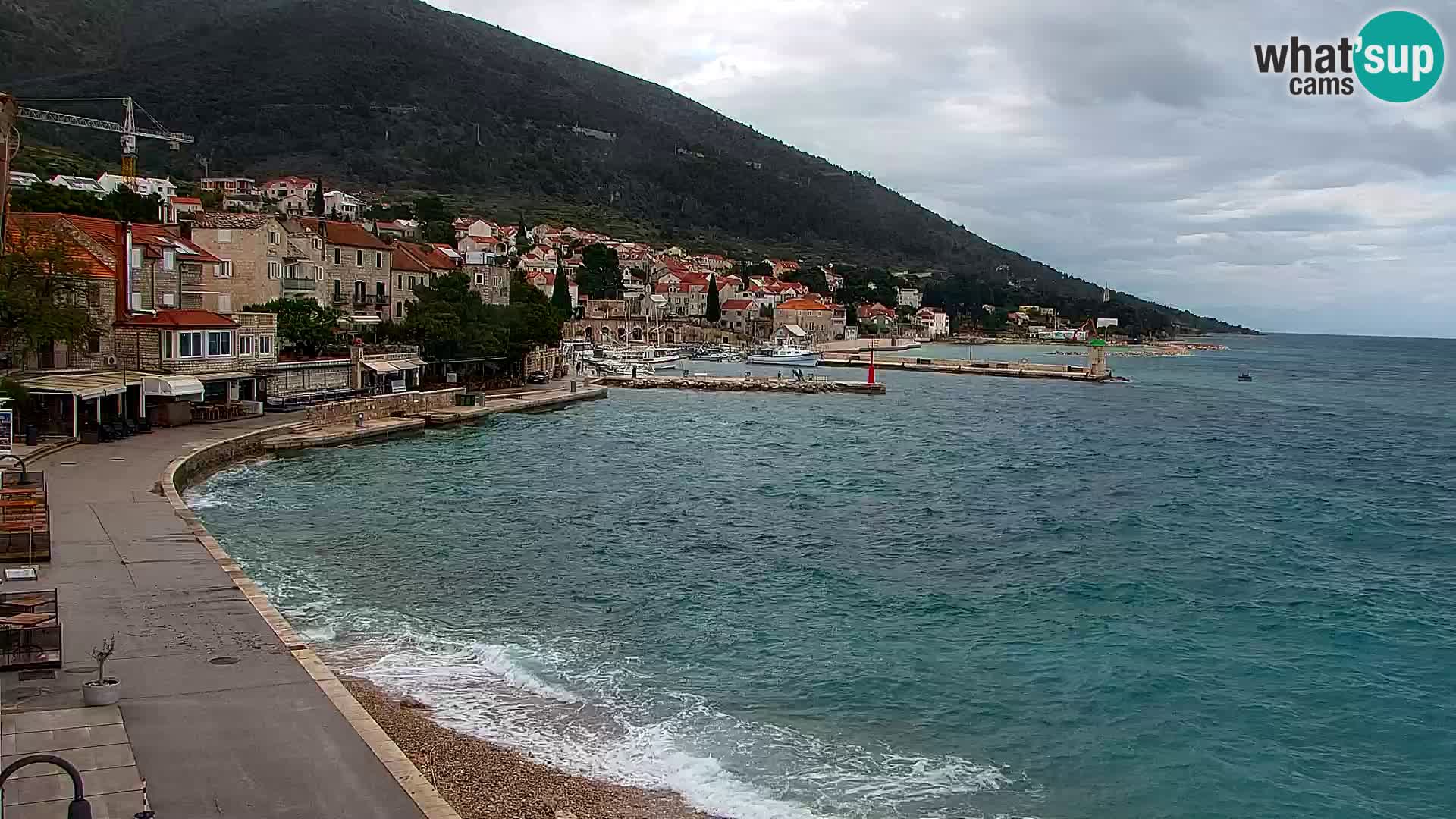Web kamera Bol – Centar mjesta i marina | Pogled uživo