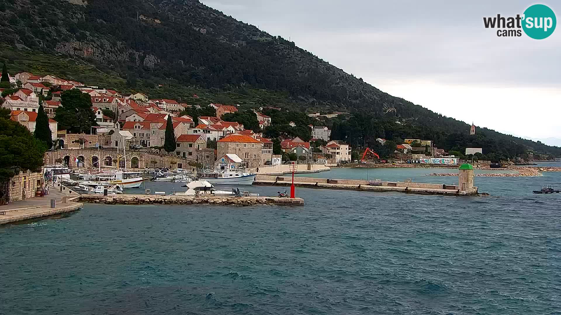 Web kamera Bol – Centar mjesta i marina | Pogled uživo