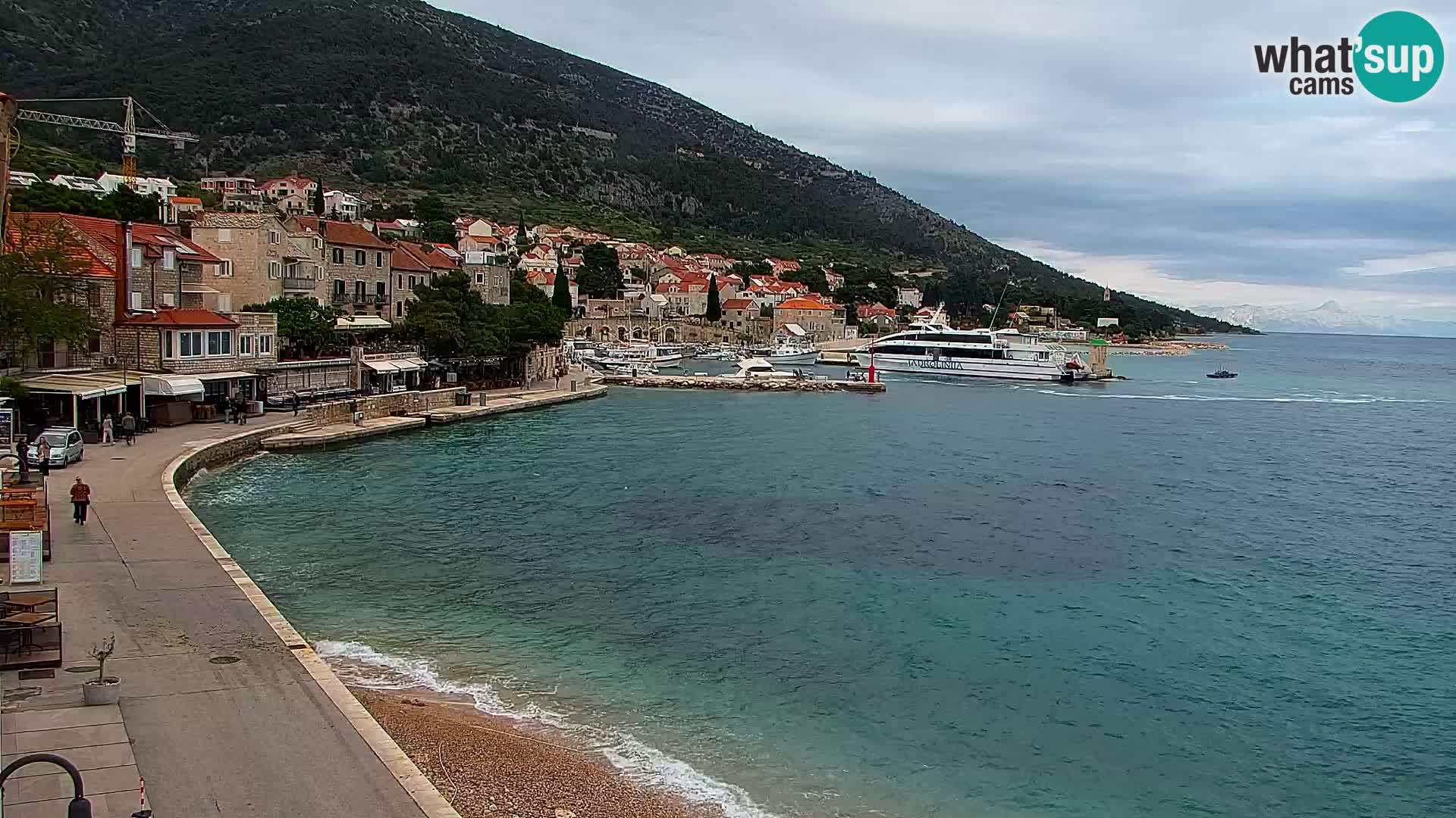 Web kamera Bol – Centar mjesta i marina | Pogled uživo