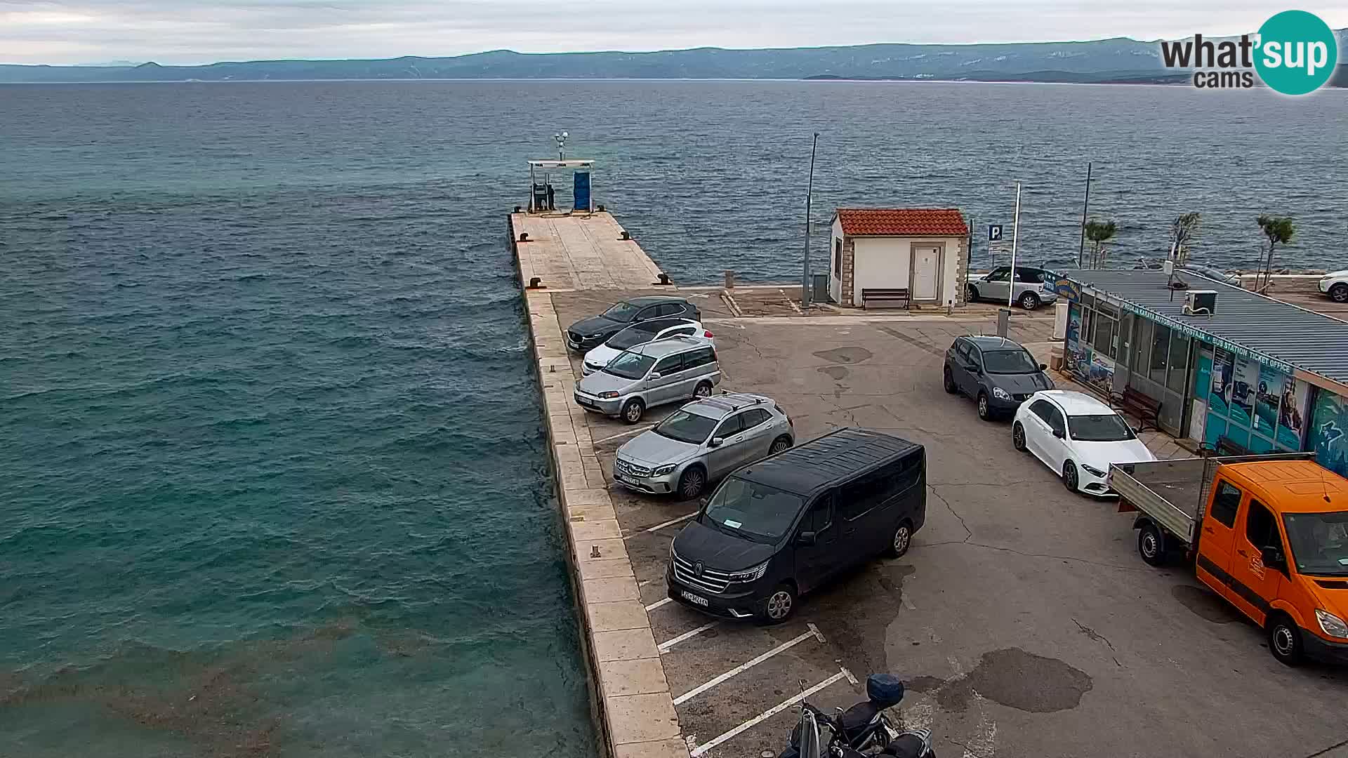Web kamera Bol – Centar mjesta i marina | Pogled uživo