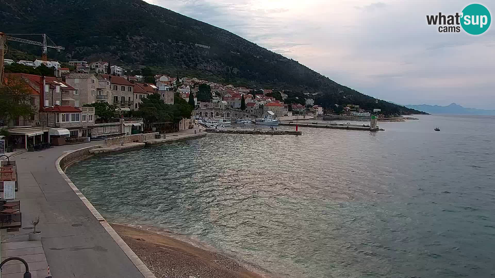 Web kamera Bol – Centar mjesta i marina | Pogled uživo