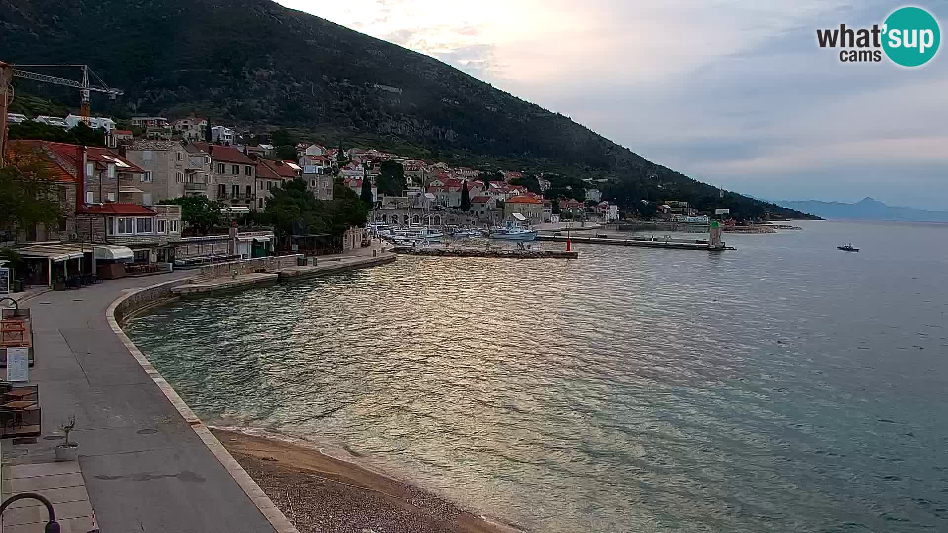Web kamera Bol – Centar mjesta i marina | Pogled uživo