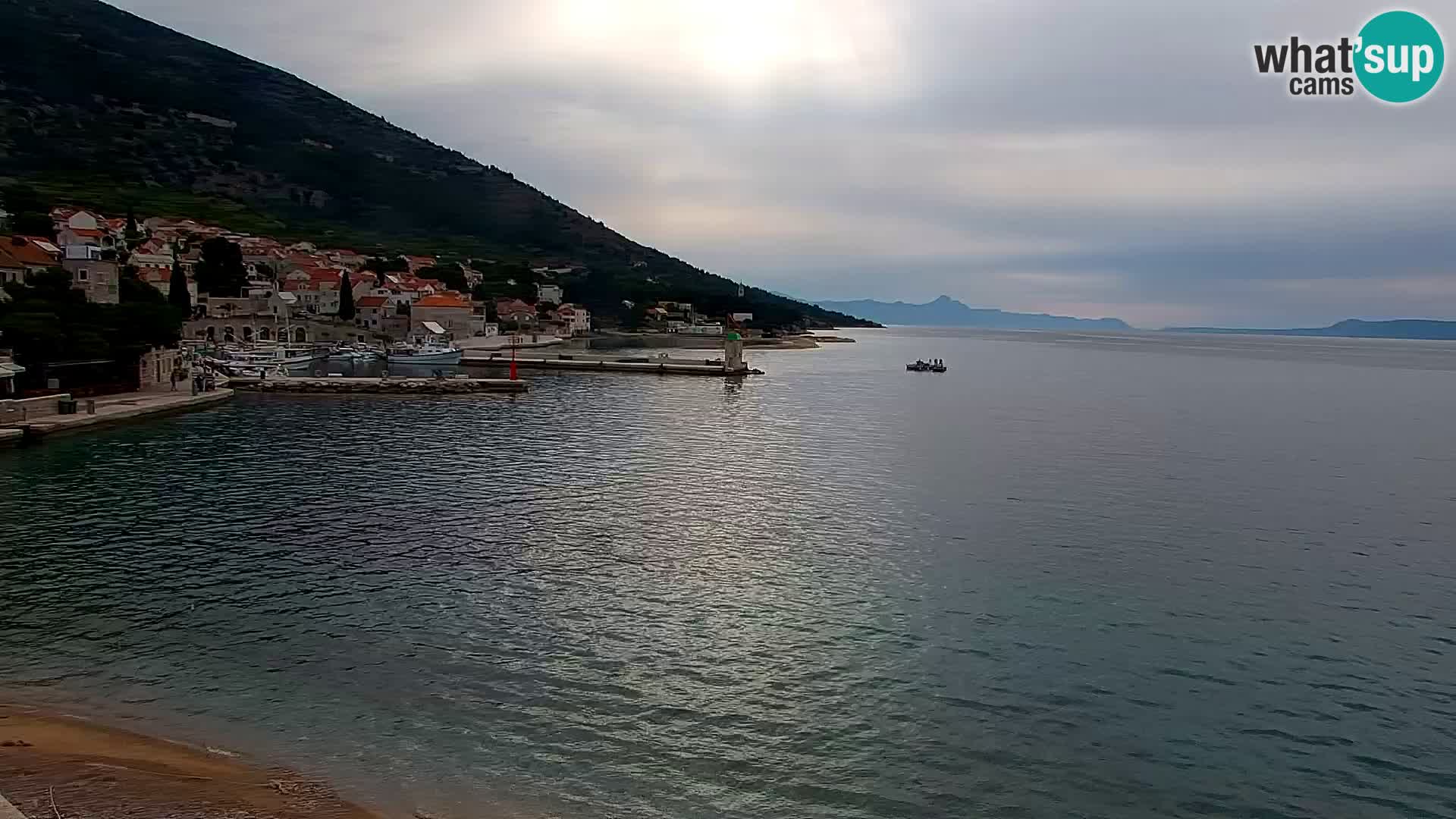 Webcam Bol Hafen & Ortszentrum – Liveblick aus Bol auf der Insel Brač