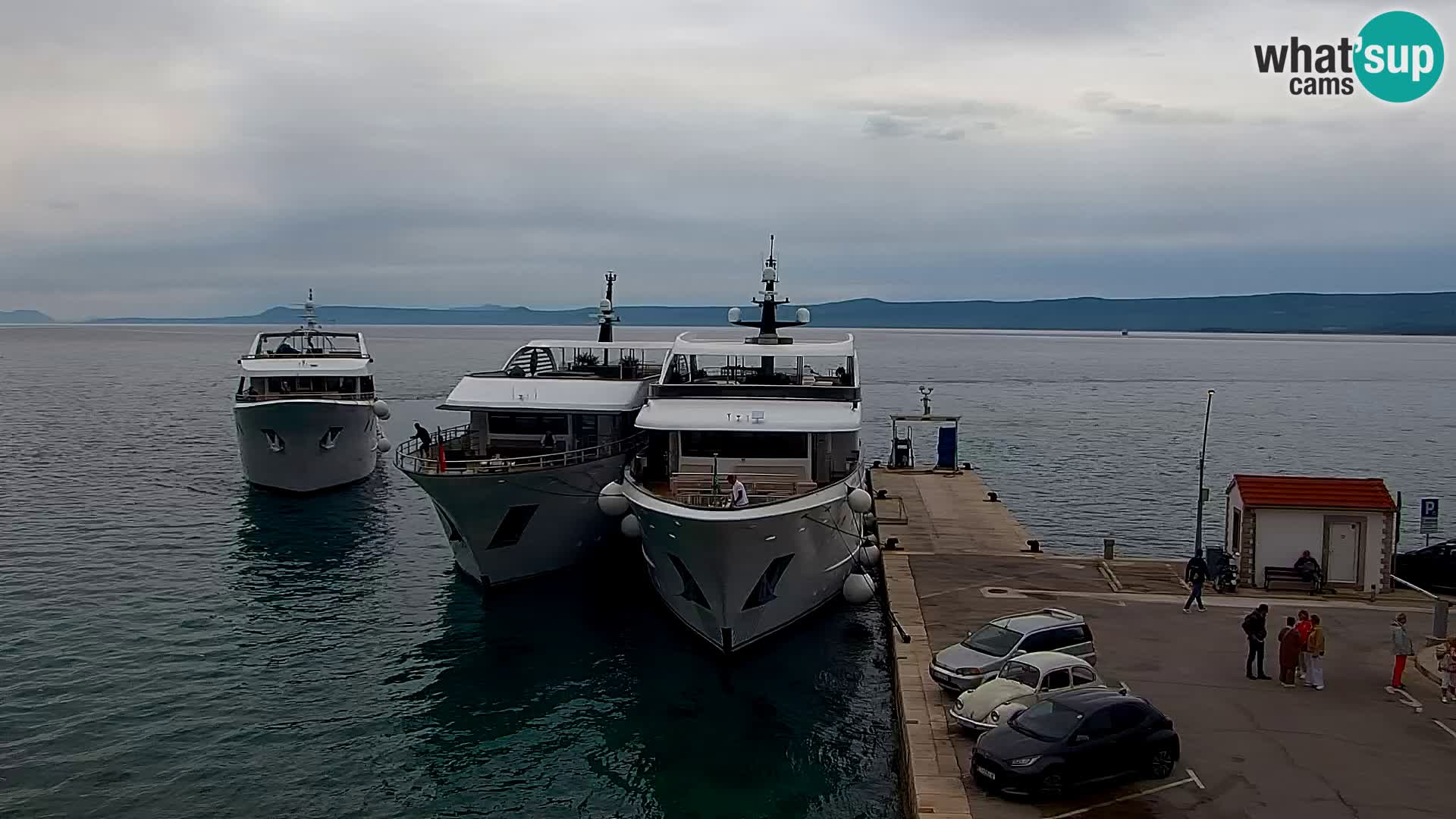 Webcam Bol Centro e Marina – Vista live dal porto di Bol