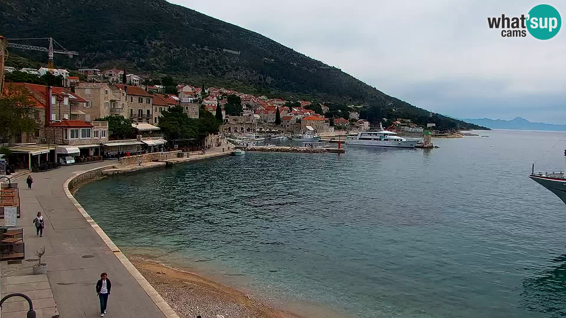 Web kamera Bol – Centar mjesta i marina | Pogled uživo