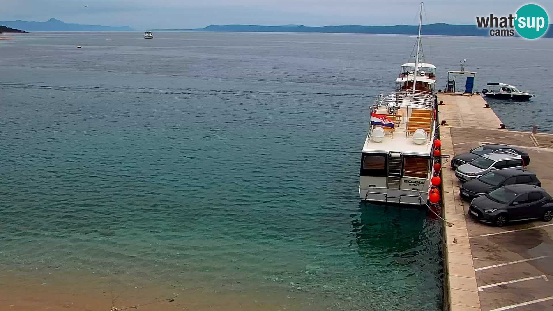 Web kamera Bol – Centar mjesta i marina | Pogled uživo