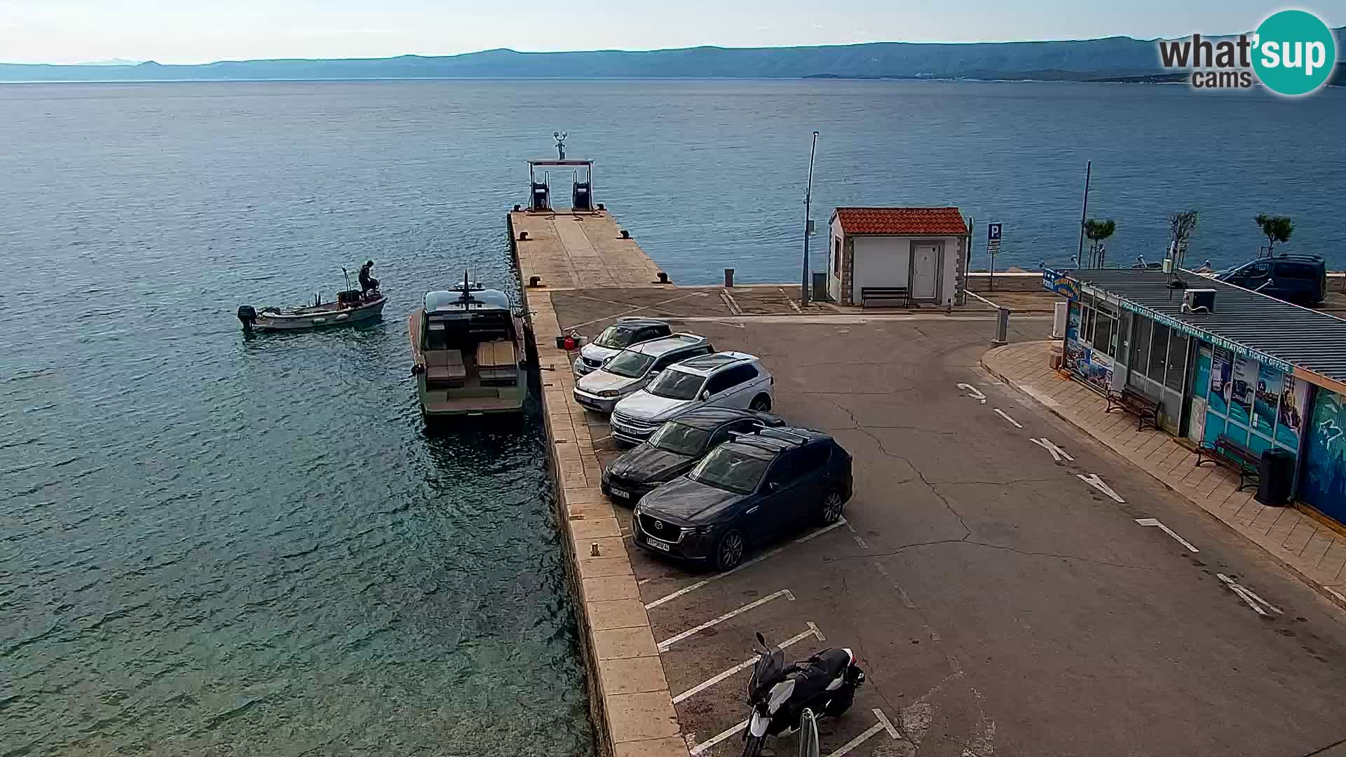 Webcam Bol Centro e Marina – Vista live dal porto di Bol