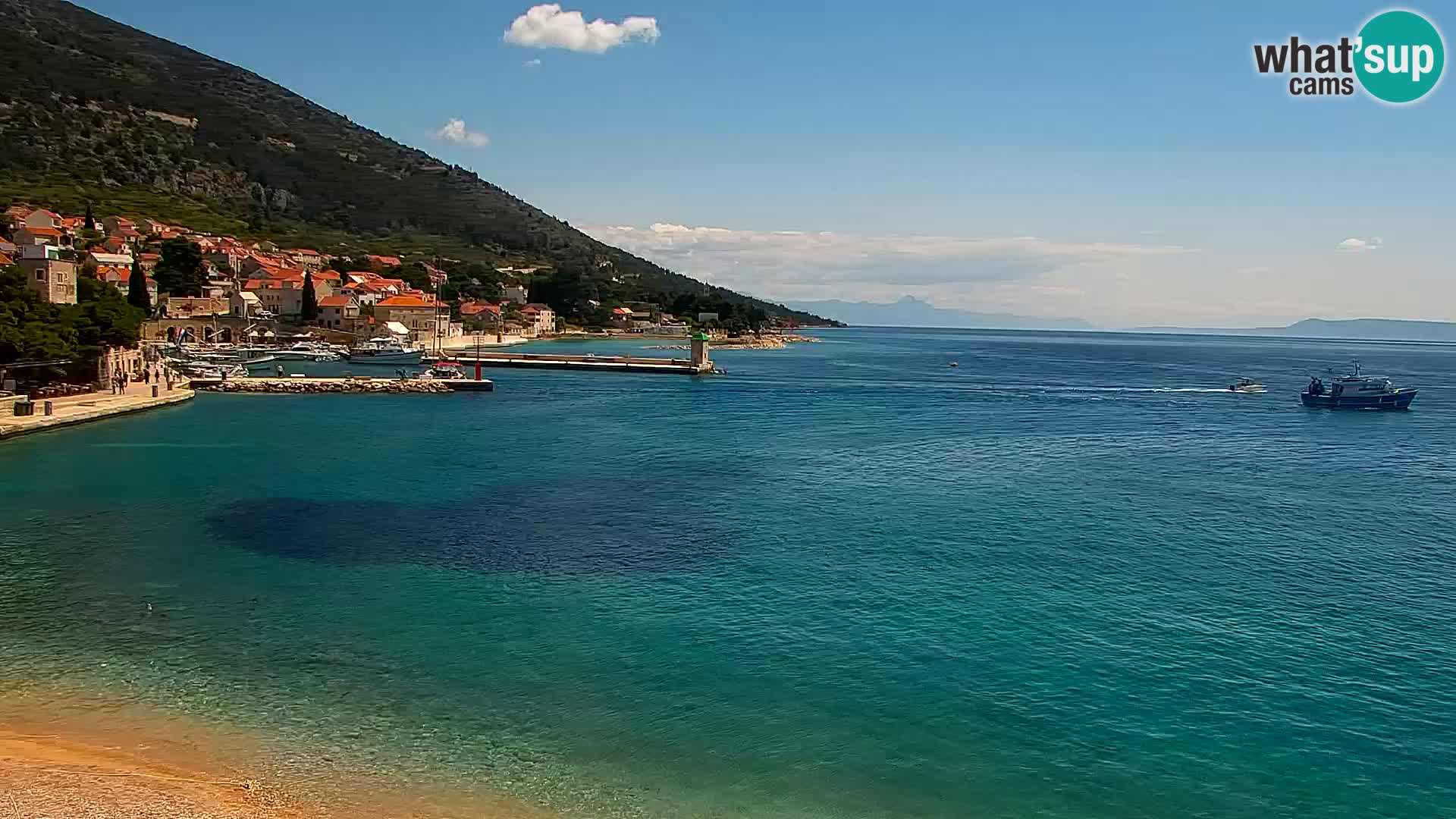 Web kamera Bol – Centar mjesta i marina | Pogled uživo