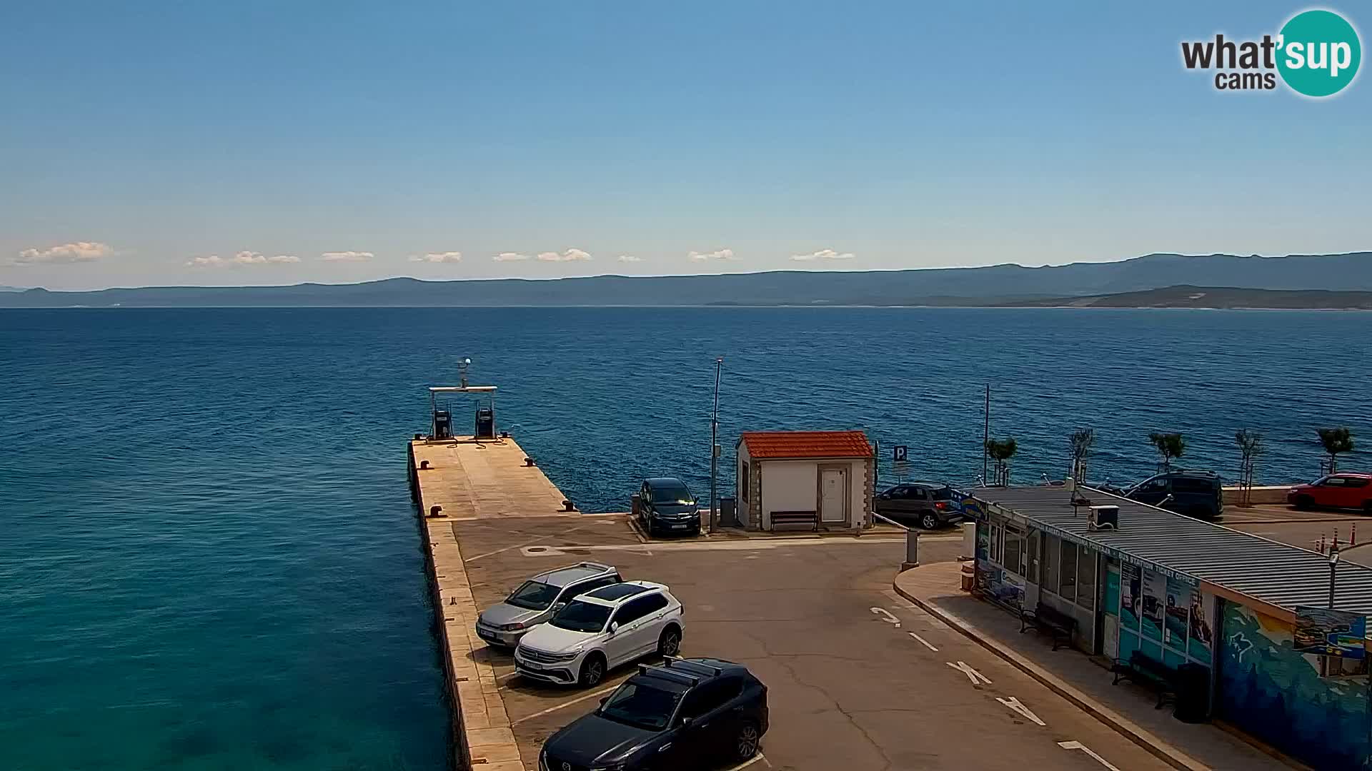 Web kamera Bol – Centar mjesta i marina | Pogled uživo