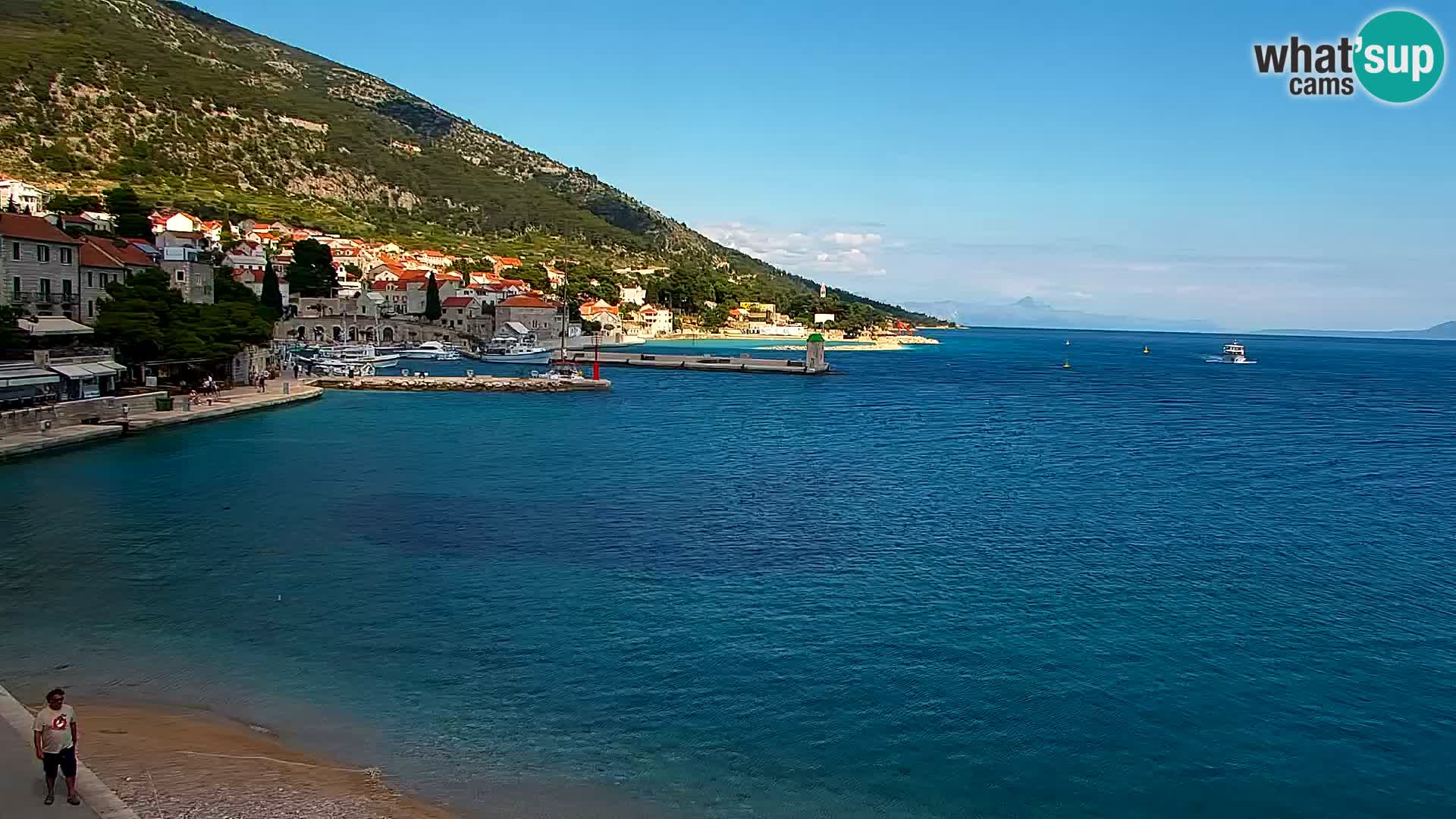 Web kamera Bol – Centar mjesta i marina | Pogled uživo