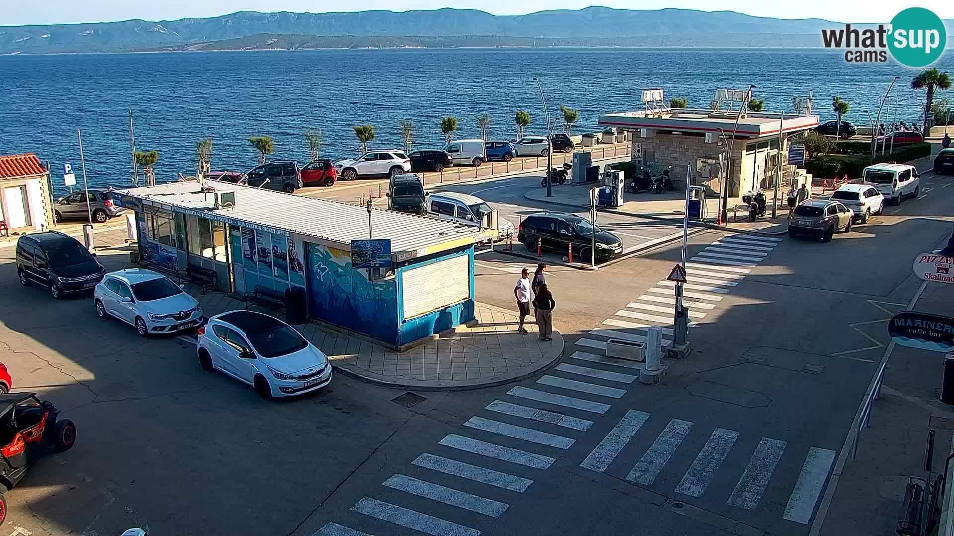 Web kamera Bol – Centar mjesta i marina | Pogled uživo